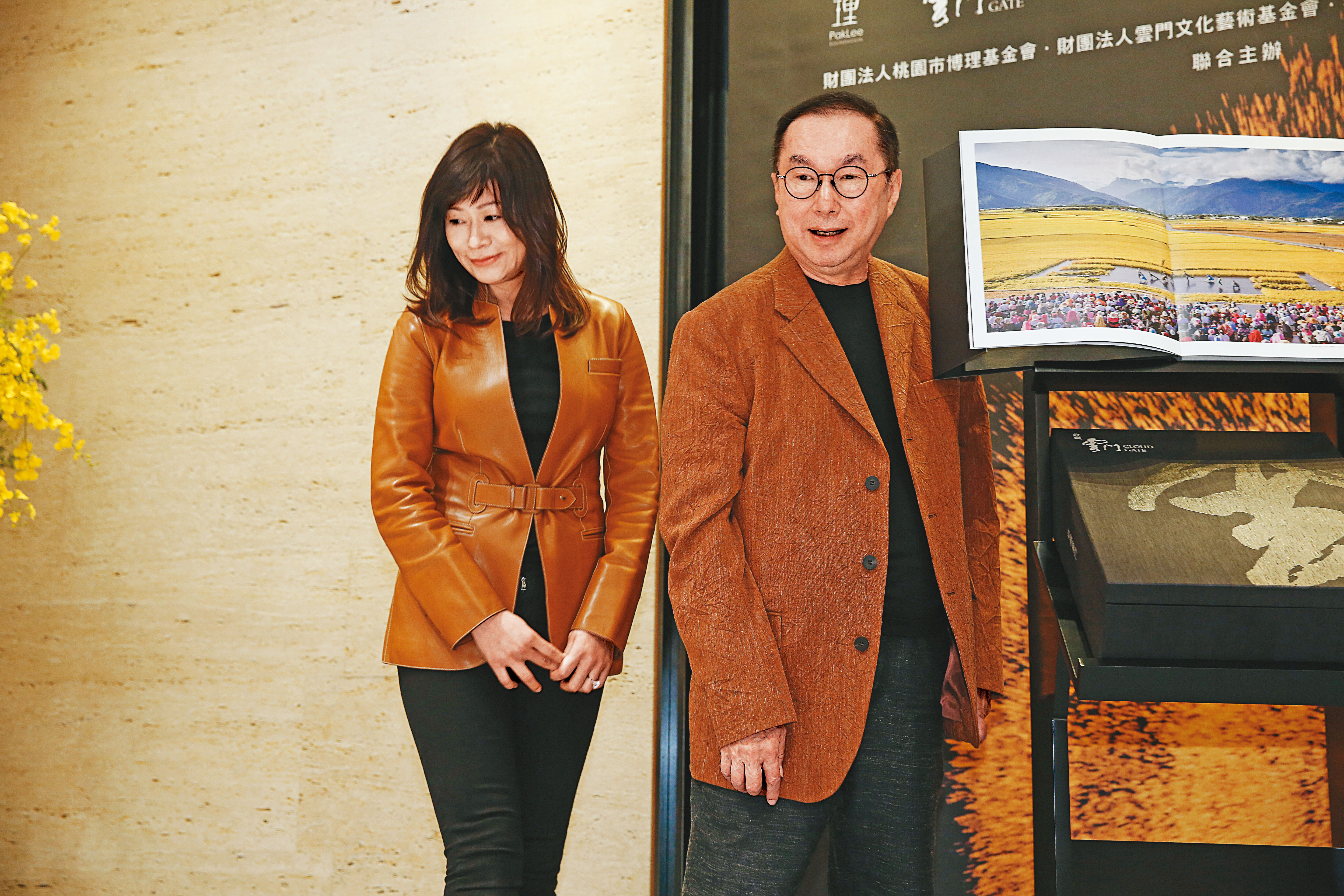 廣達董事長林百里（右）是藝術品收藏大家，也是黃崇仁藝術收藏的引路人。