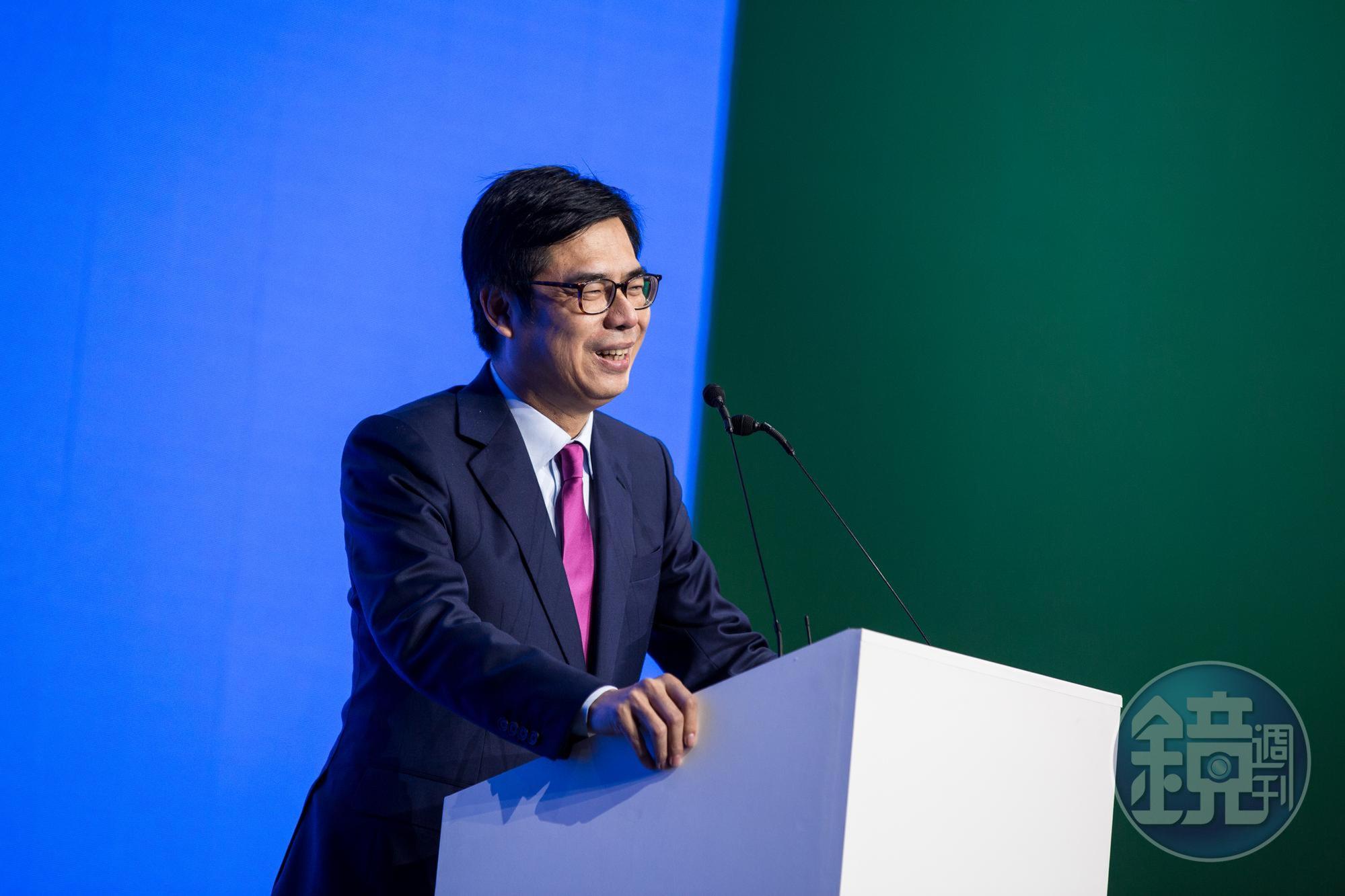 陳其邁回母校高雄中學參加畢業典禮,上台致詞時透露「今天的畢業典禮是一個新的開始,明天我也會有我的畢業典禮。」(本刊資料照)