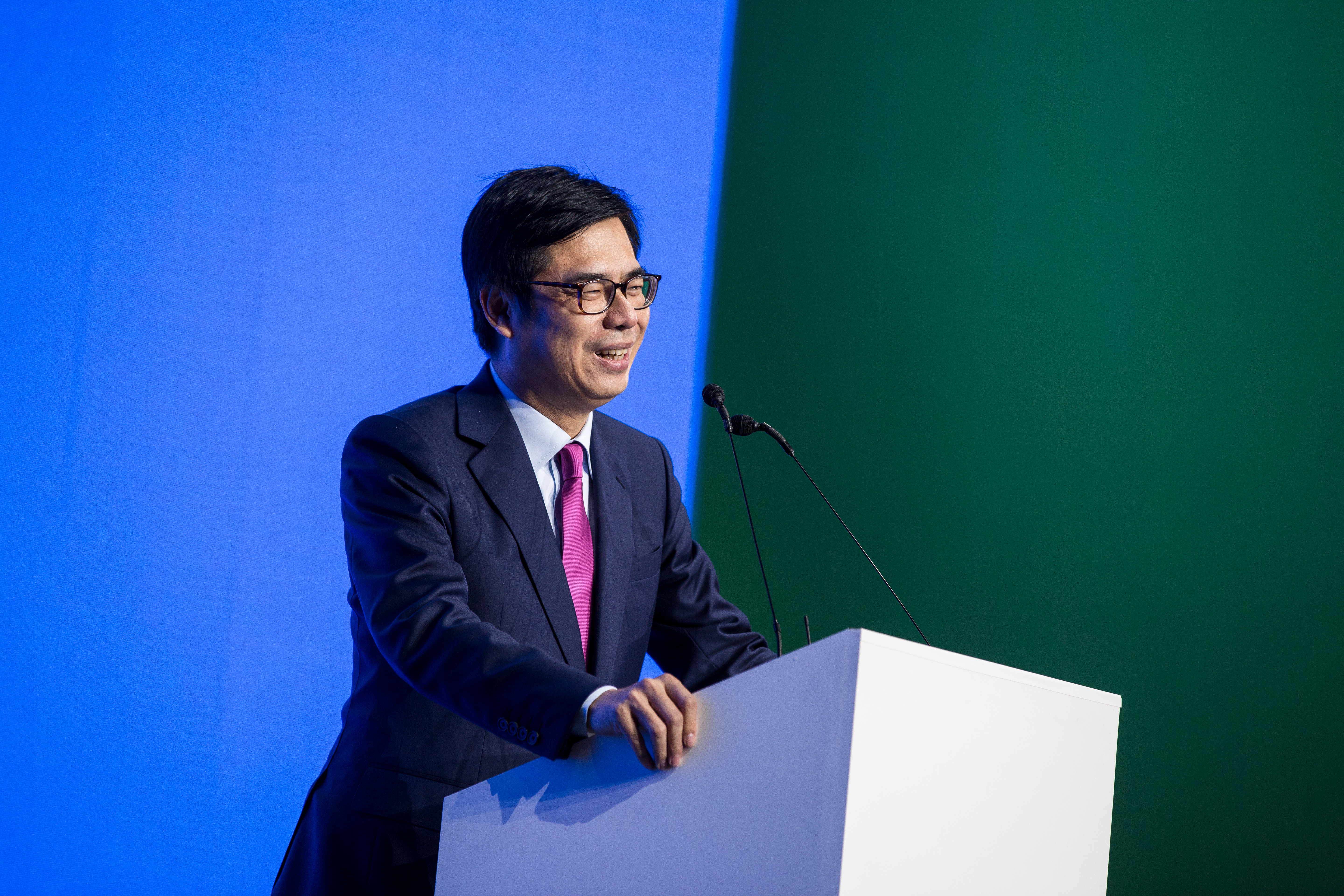 陳其邁回母校高雄中學參加畢業典禮，上台致詞時透露「今天的畢業典禮是一個新的開始，明天我也會有我的畢業典禮。」（本刊資料照）