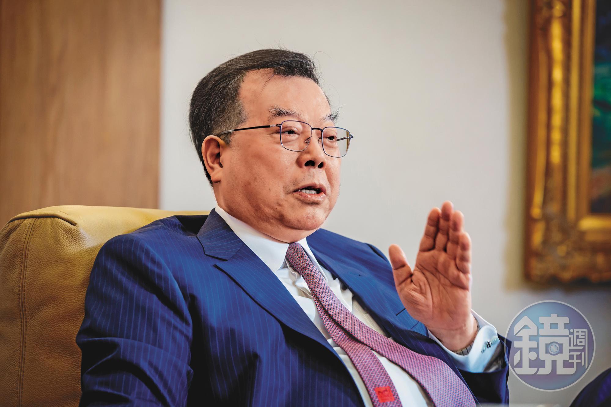 黃崇仁是科技同業眼中的異類，行事風格加上公司起伏，被稱為九命怪貓。