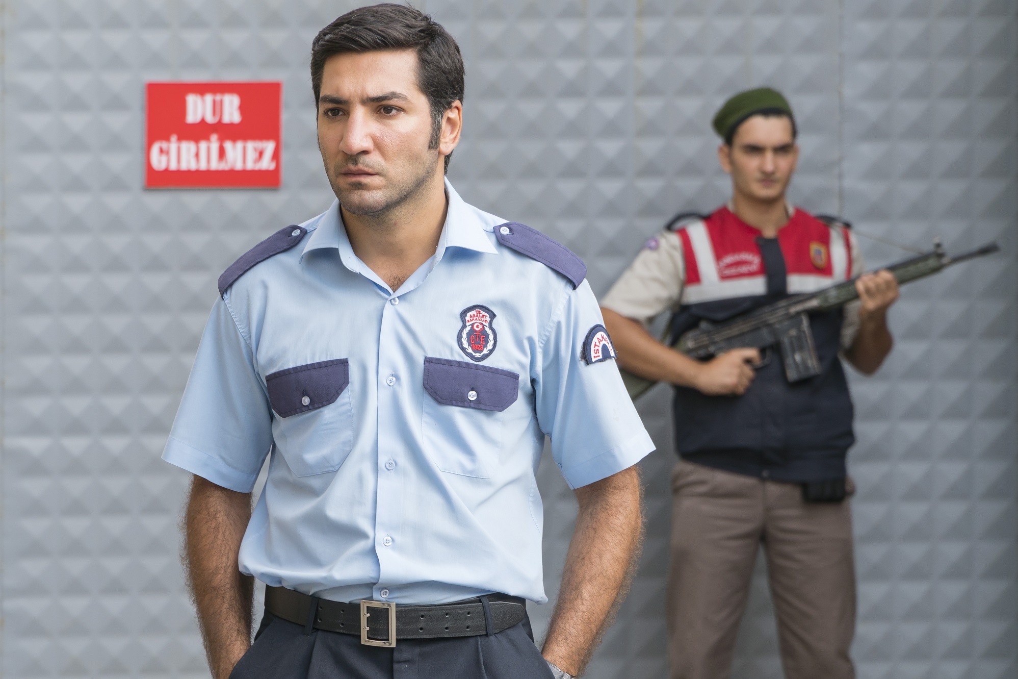 《非法跟監》在伊斯坦堡影展拿到最佳劇本及剪輯，負責檢查受刑人書信獄卒，意外闖入了受刑人家屬生活。（台北電影節提供）