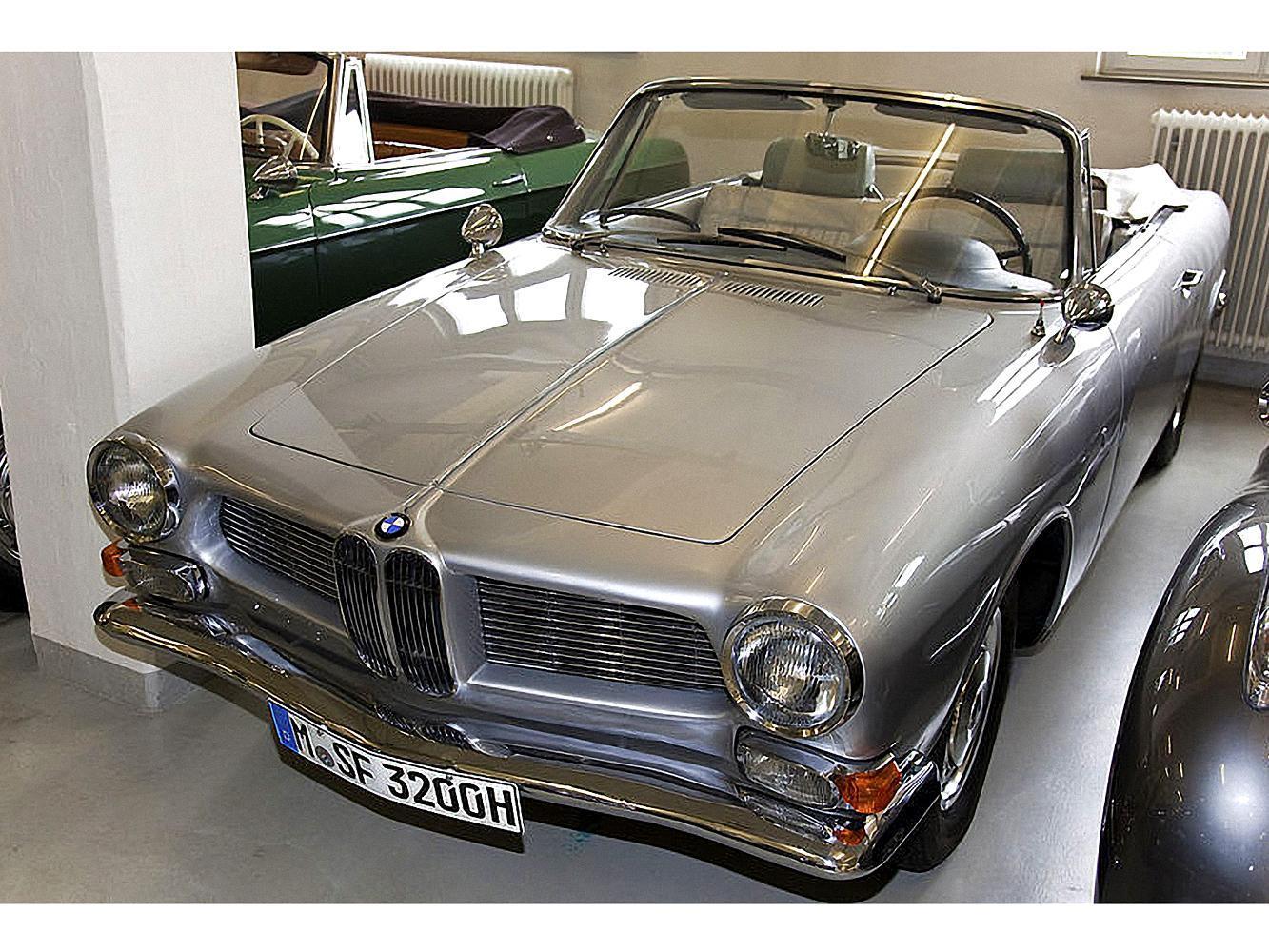 在出手搶救了BMW後，BMW送了一台獨特的敞篷跑車版BMW 3200 CS給Herbert Werner Quandt表達謝意。