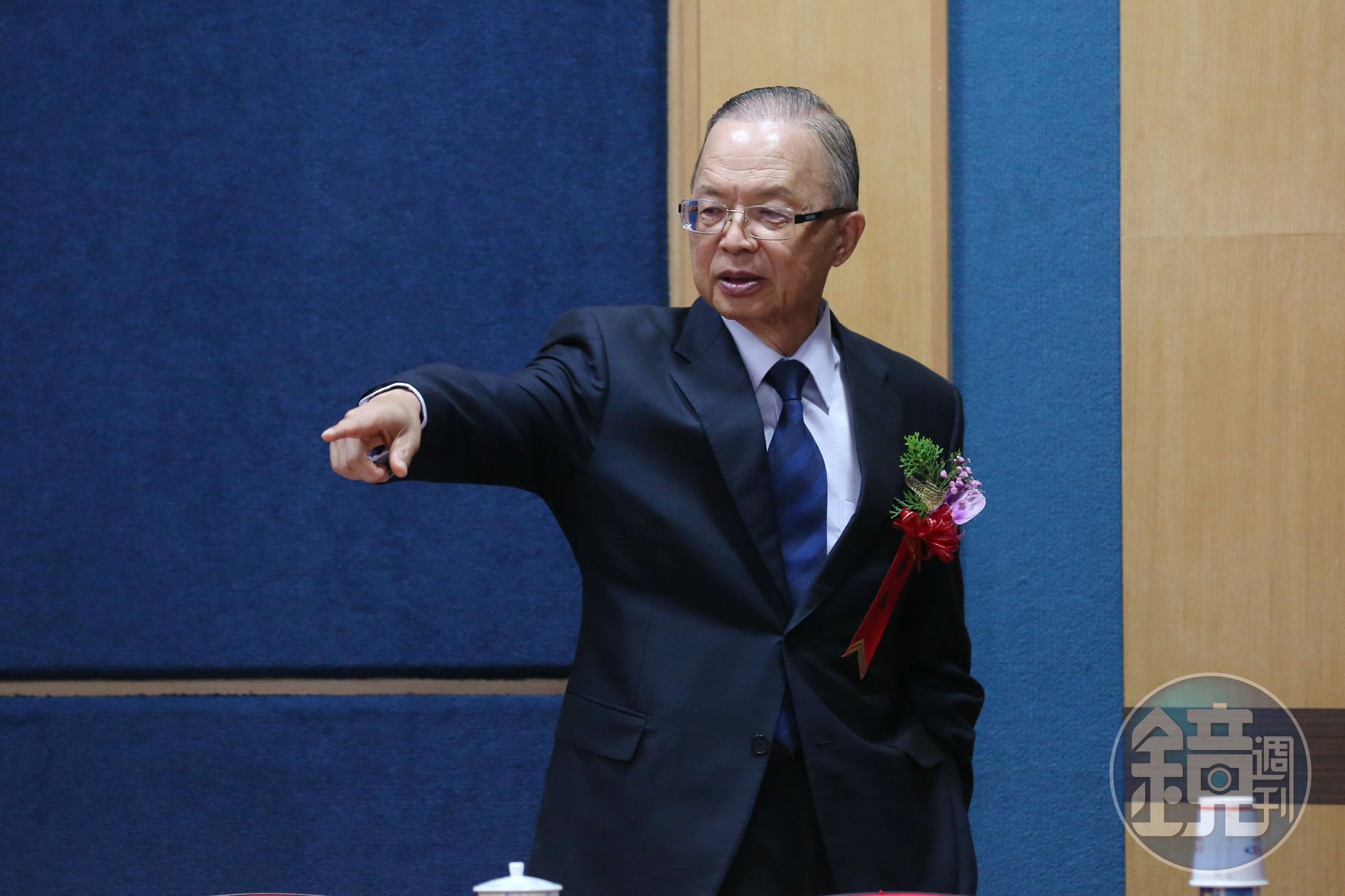羅才仁被拉下董座，由姊夫陳榮華接手。