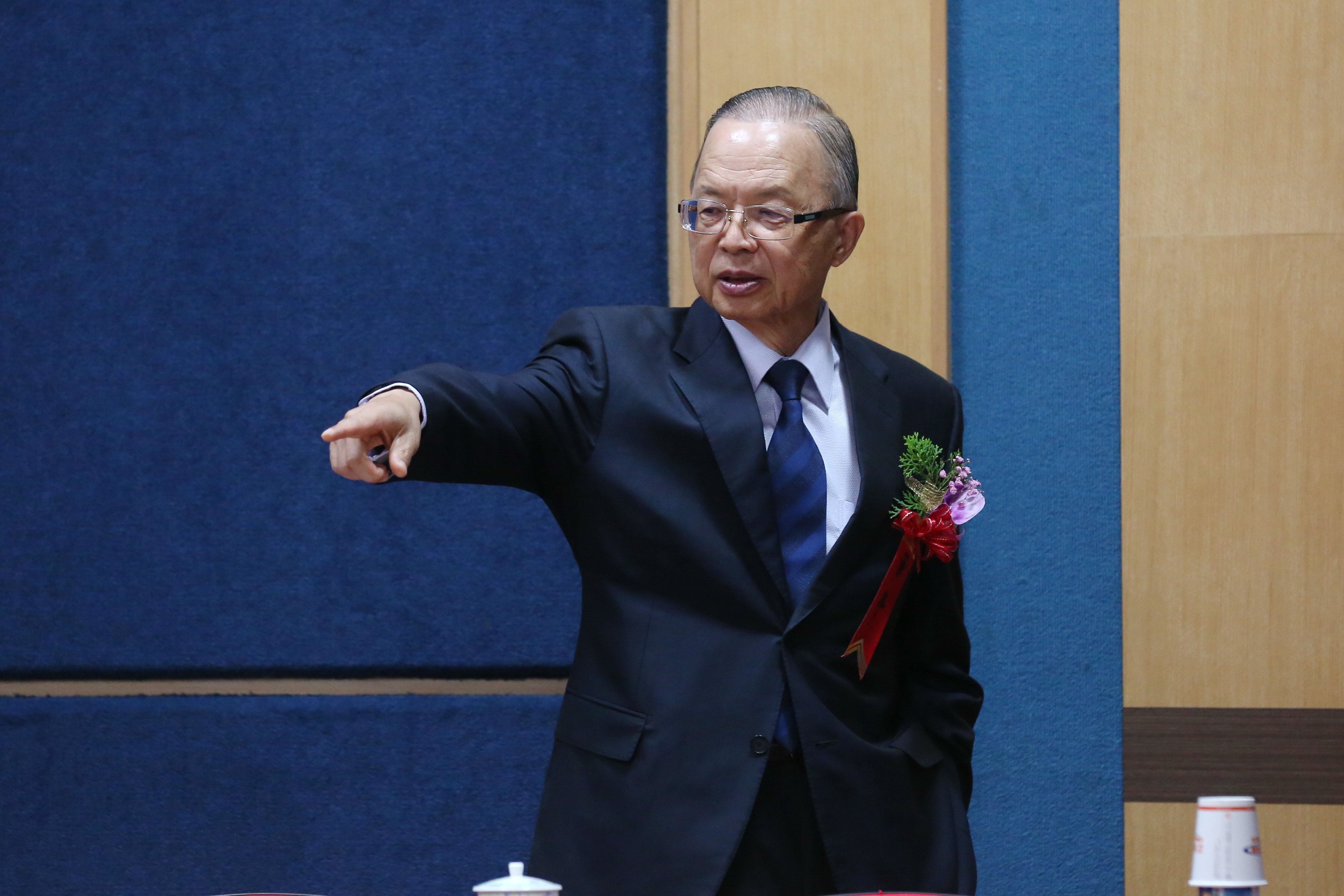 羅才仁被拉下董座，由姊夫陳榮華接手。