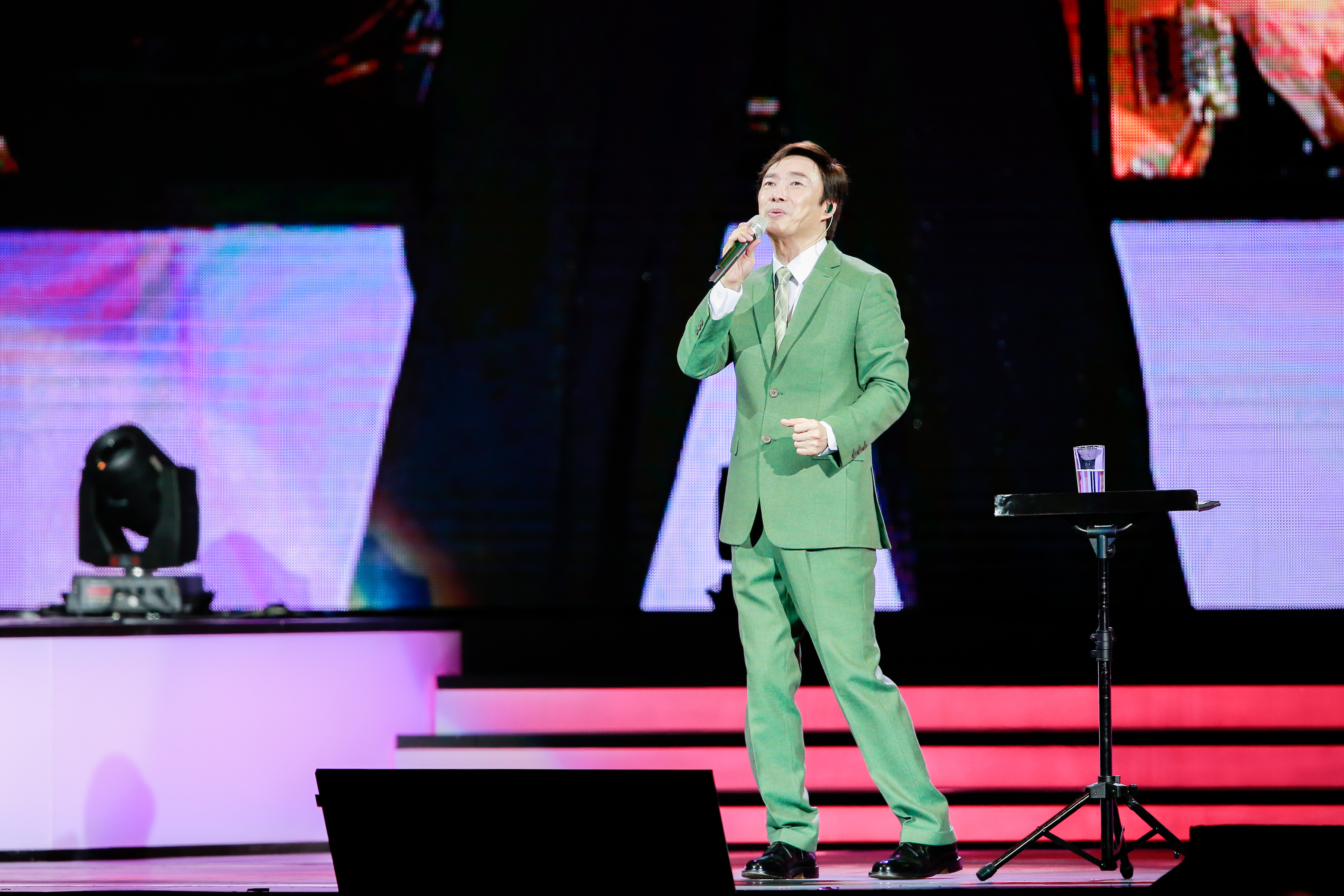 費玉清封麥後，經典歌曲〈一剪梅〉意外在歐美爆紅。（本刊資料照）