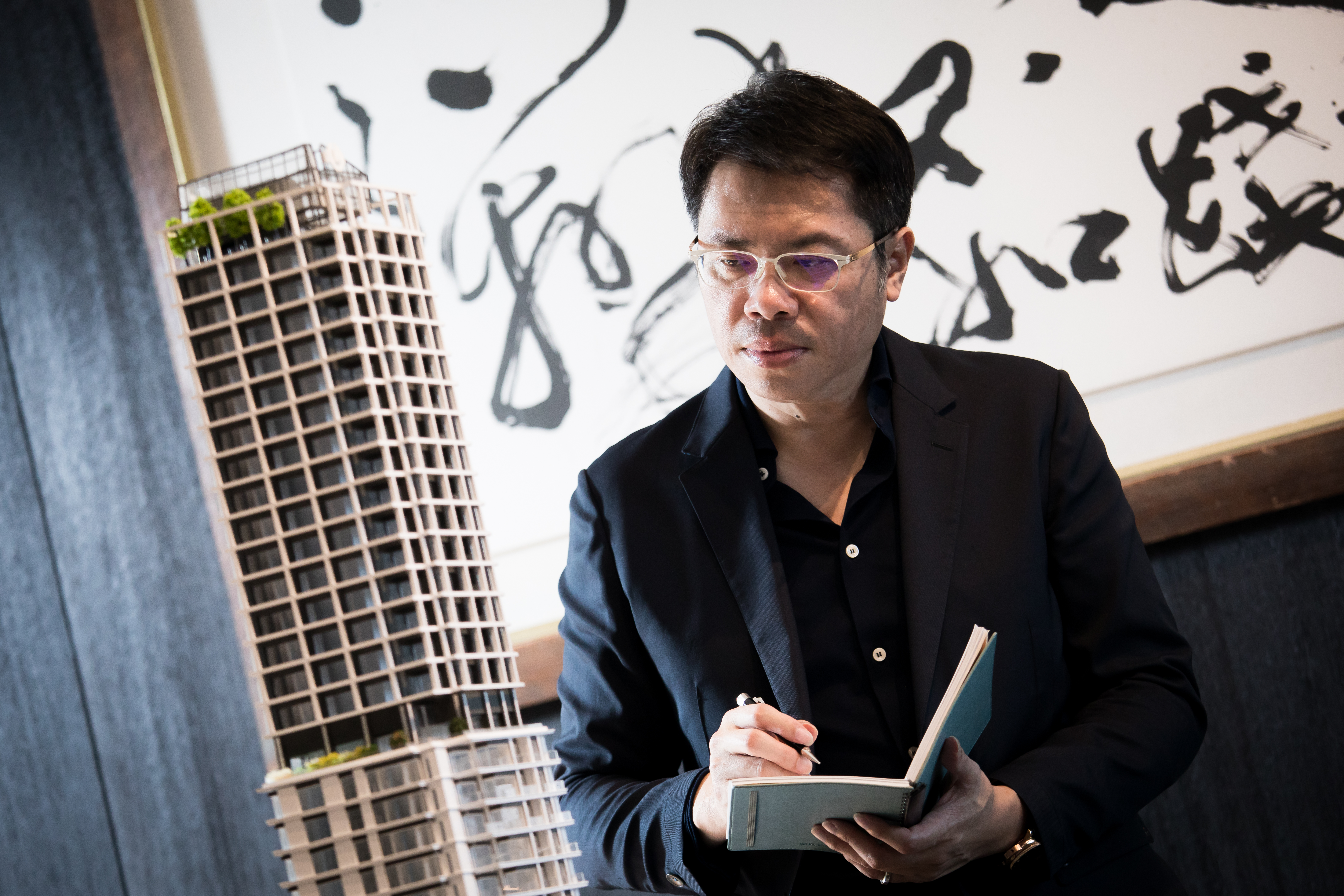 對於威尼斯建築雙年展的參展，羅耕甫說：「我用自己的力量，讓華人走向國際建築的殿堂，讓世界領略華人的建築實力，讓華人建築能在國際揚名。」（業者提供）