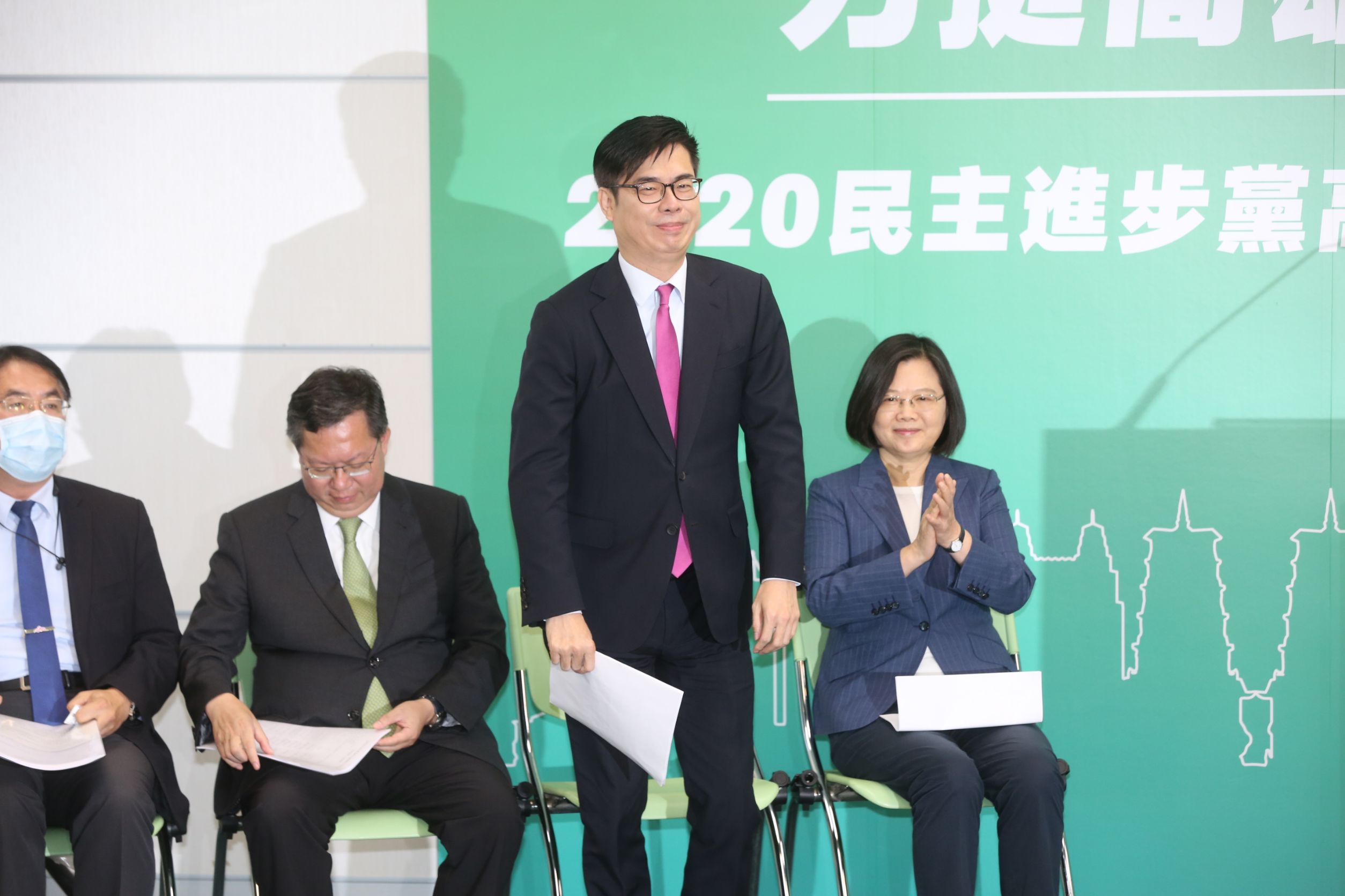 陳其邁自爆在中常會被徵召時他一度激動哽咽。