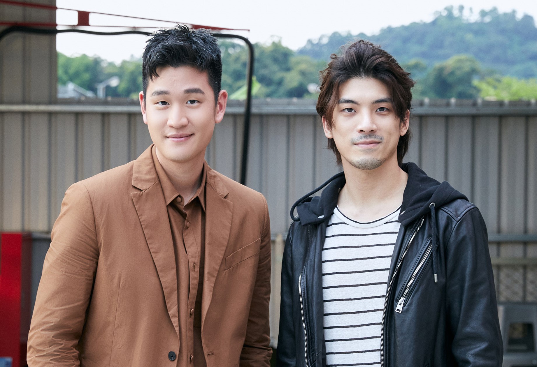 周興哲邀請《我們與惡的距離》《女鬼橋》崛起的男星林哲熹演出新歌〈其實你並沒那麼孤單〉MV。（星空飛騰提供）