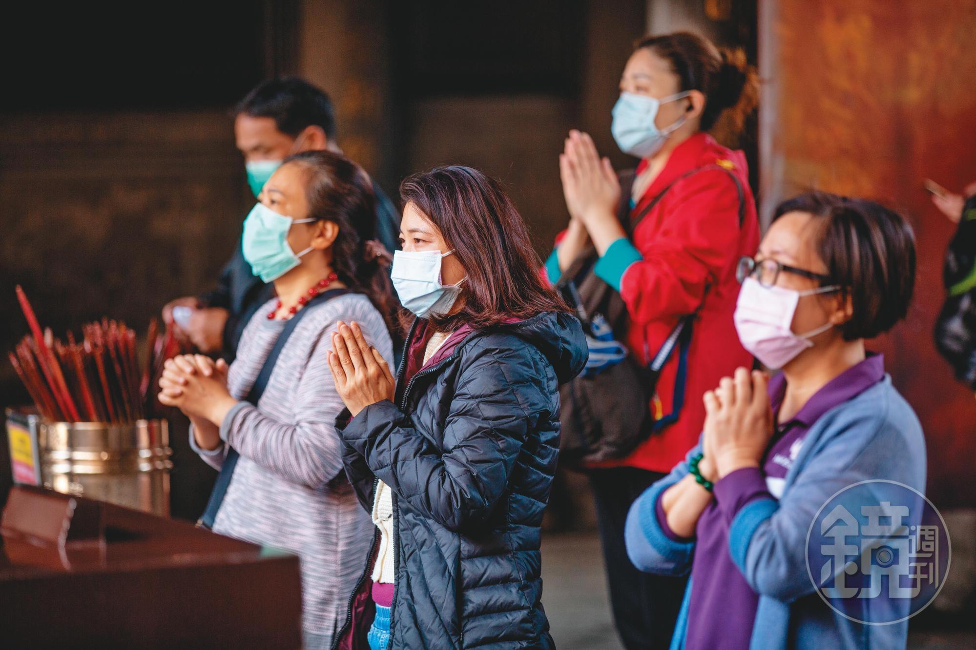 對岸各地台辦藉民間共同信仰，從去年起廣邀台灣宮廟信眾赴中交流，實則藉此蒐集赴中信眾個資。（本刊資料照）