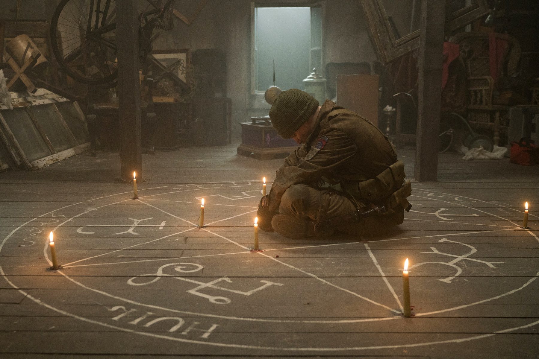 《戰爭中的鬼故事》描述5位美國大兵在納粹曾佔領的莊園遇到一連串靈異事件，將劇情融合戰後創傷症候群主題。（采昌提供）