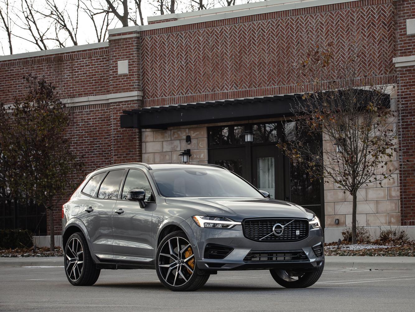 VOLVO XC60 T8 Polestar PHEV技術規格： 長寬高：4,688mm×1,902mm×1,658mm 軸　　距：2,865mm 座位數：5人座 平均油耗：47.6km/公升 標配售價：319萬元