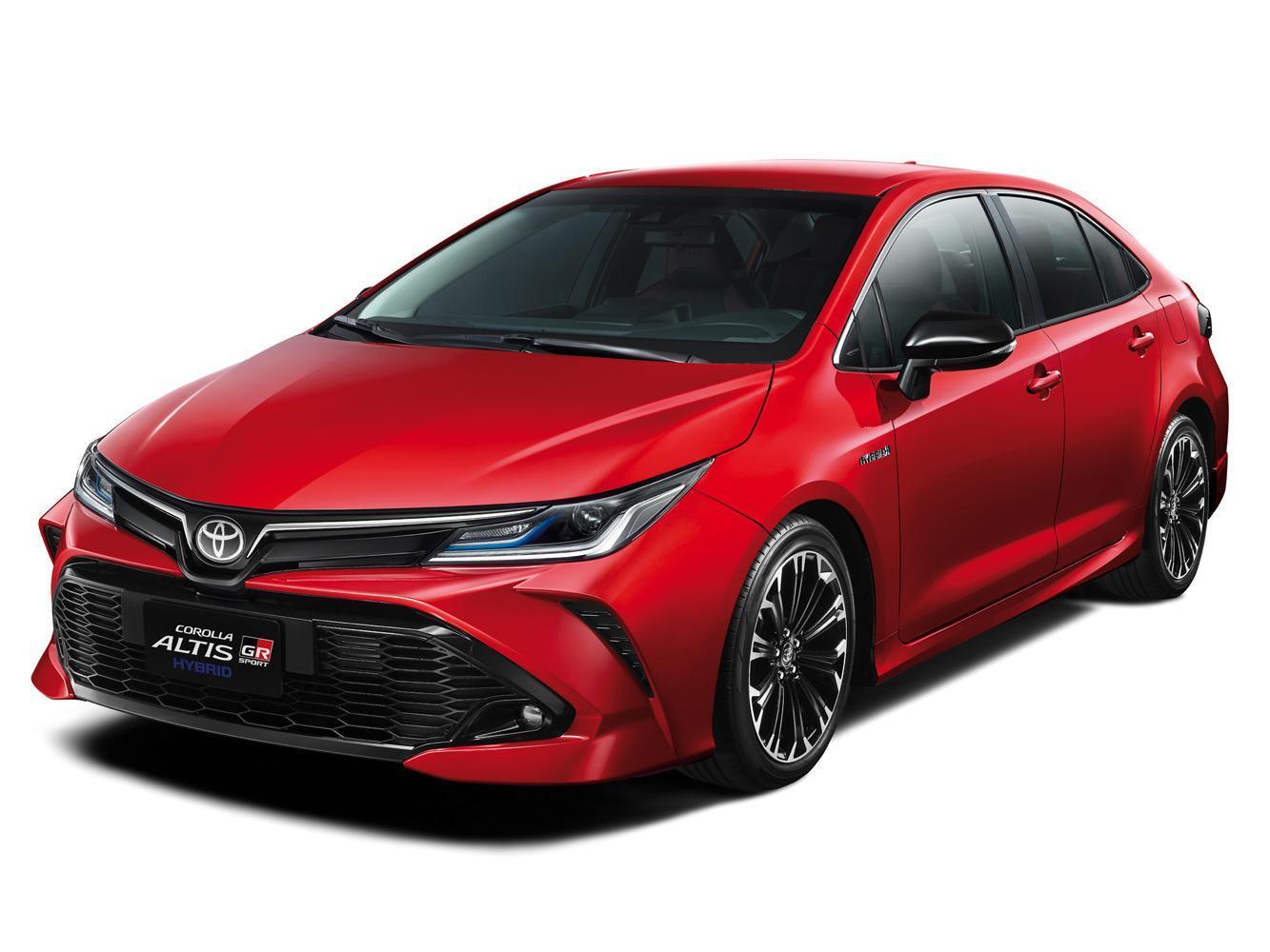 TOYOTA Corolla Altis 1.8 Hybrid GR Sport技術規格： 長寬高：4,635mm X 1,780mm X 1,435mm 軸　　距：2,700mm 座位數：5人座 平均油耗：23.6km/公升 標配售價：87.5萬元