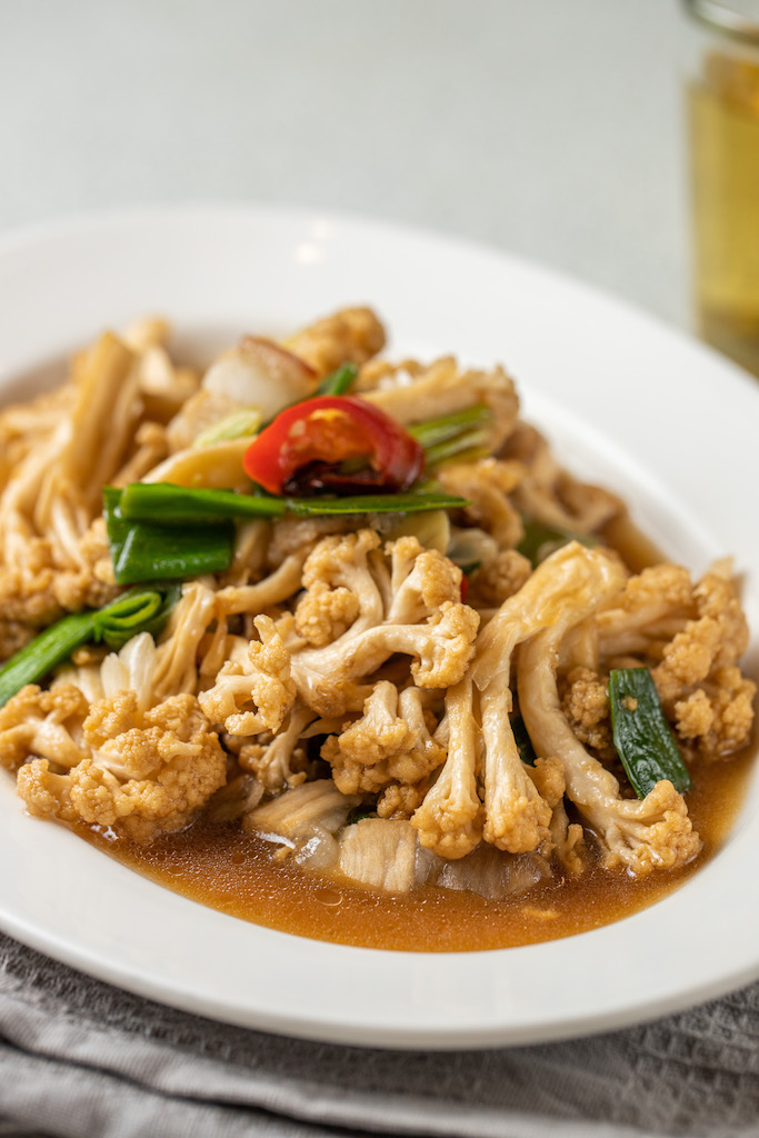古拙樸實的「炒澎湖花菜干」濃郁下飯。（200元／份）