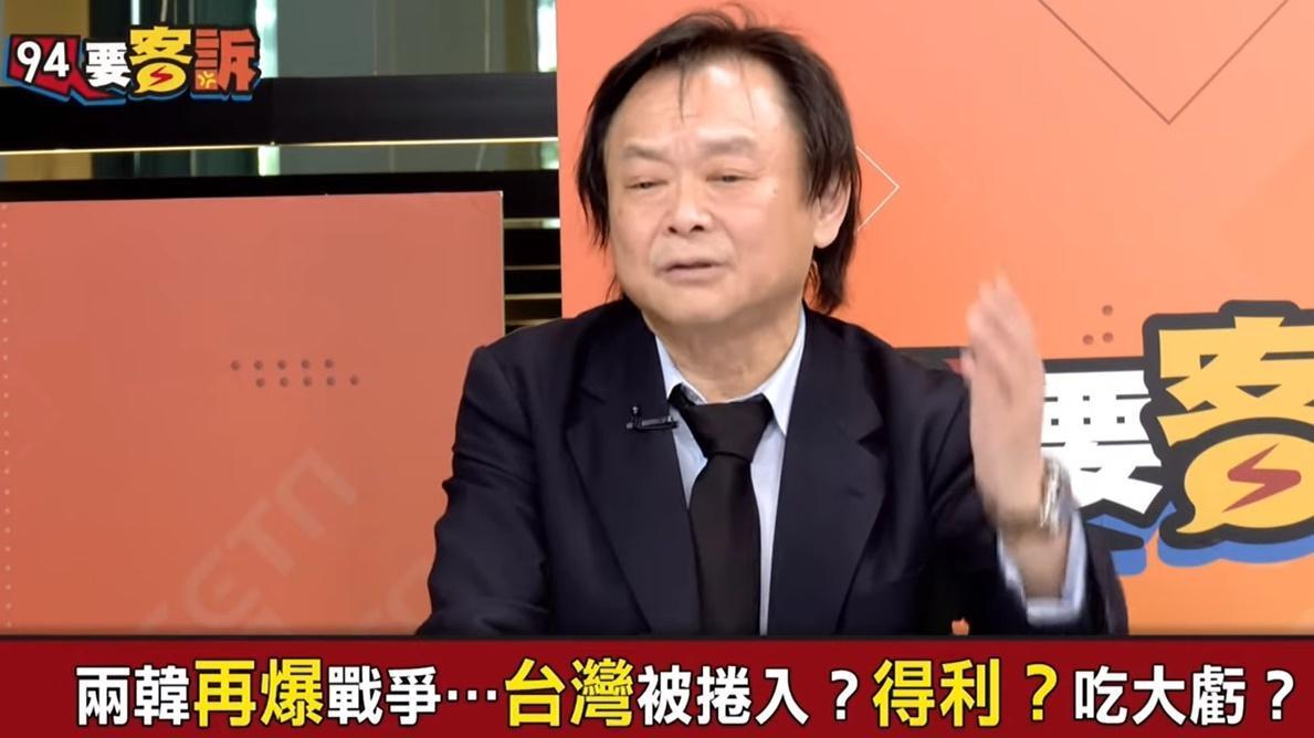 台北市議員王世堅上節目談及北韓炸毀兩韓辦事處,表示是因「南韓出了個馬英九」。(翻攝自 94要客訴 YouTube)