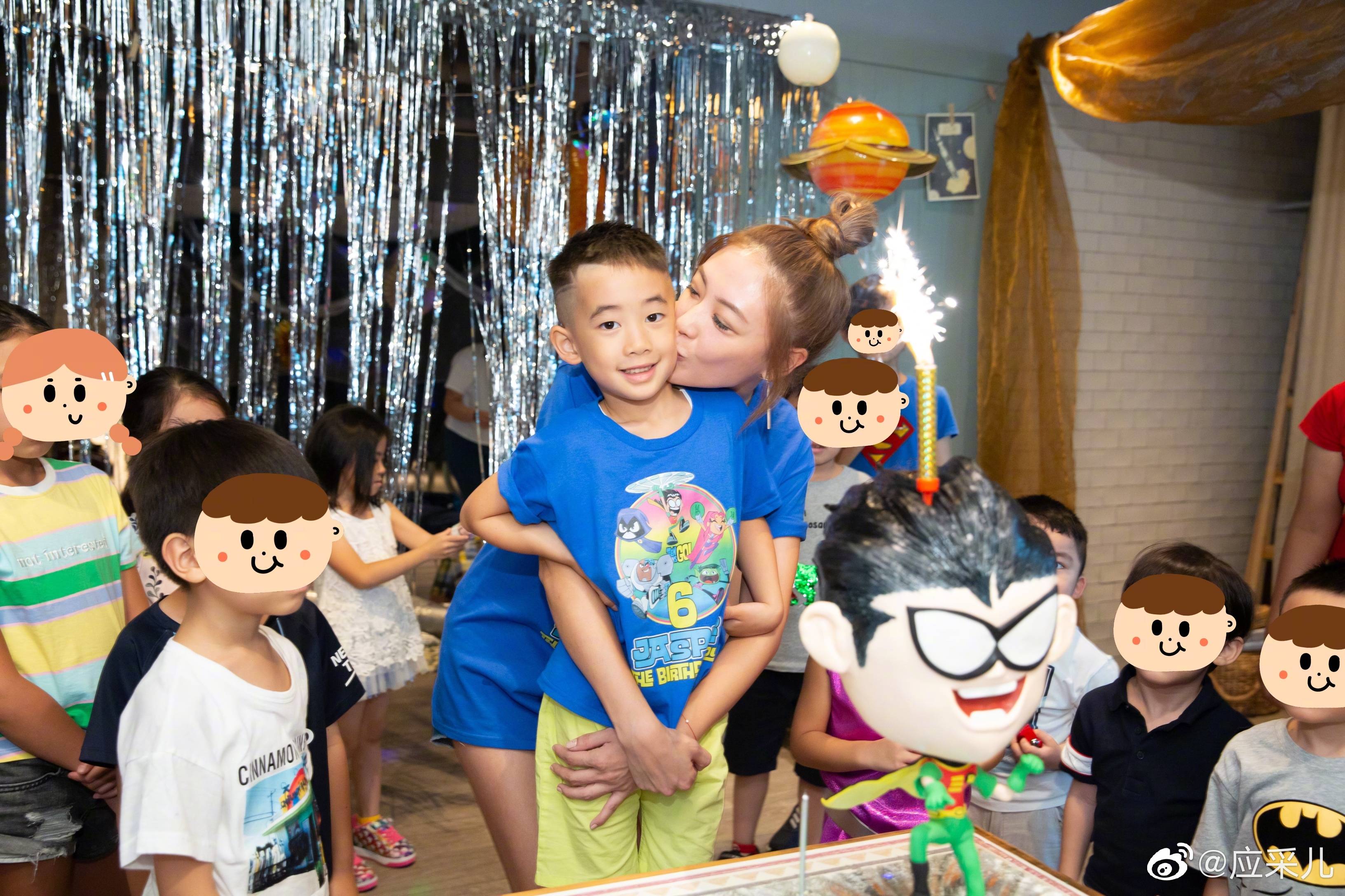 Jasper乖巧可愛，但媽媽應采兒的閨密鄭希怡卻坦言很介意他搶走了應采兒。（翻攝自應采兒微博）