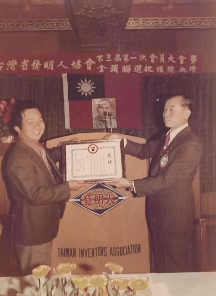 智高創辦人林文彬（左）的金頭腦創意無極限，搏得「積木界賈伯斯」綽號。（智高提供）