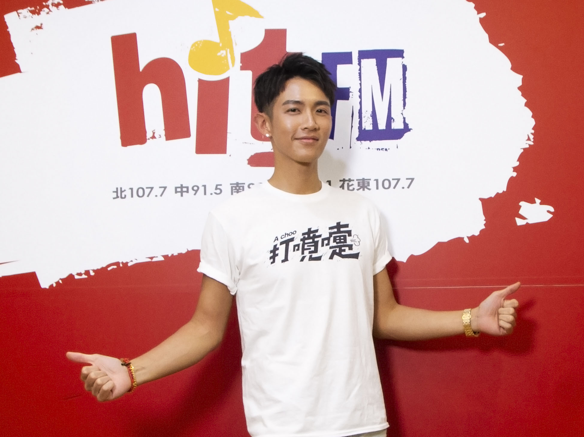 柯震東即將上映的電影中,喜歡的是姐姐,說現在生活中沒出現什麼「妹妹」 。(HitFm提供)