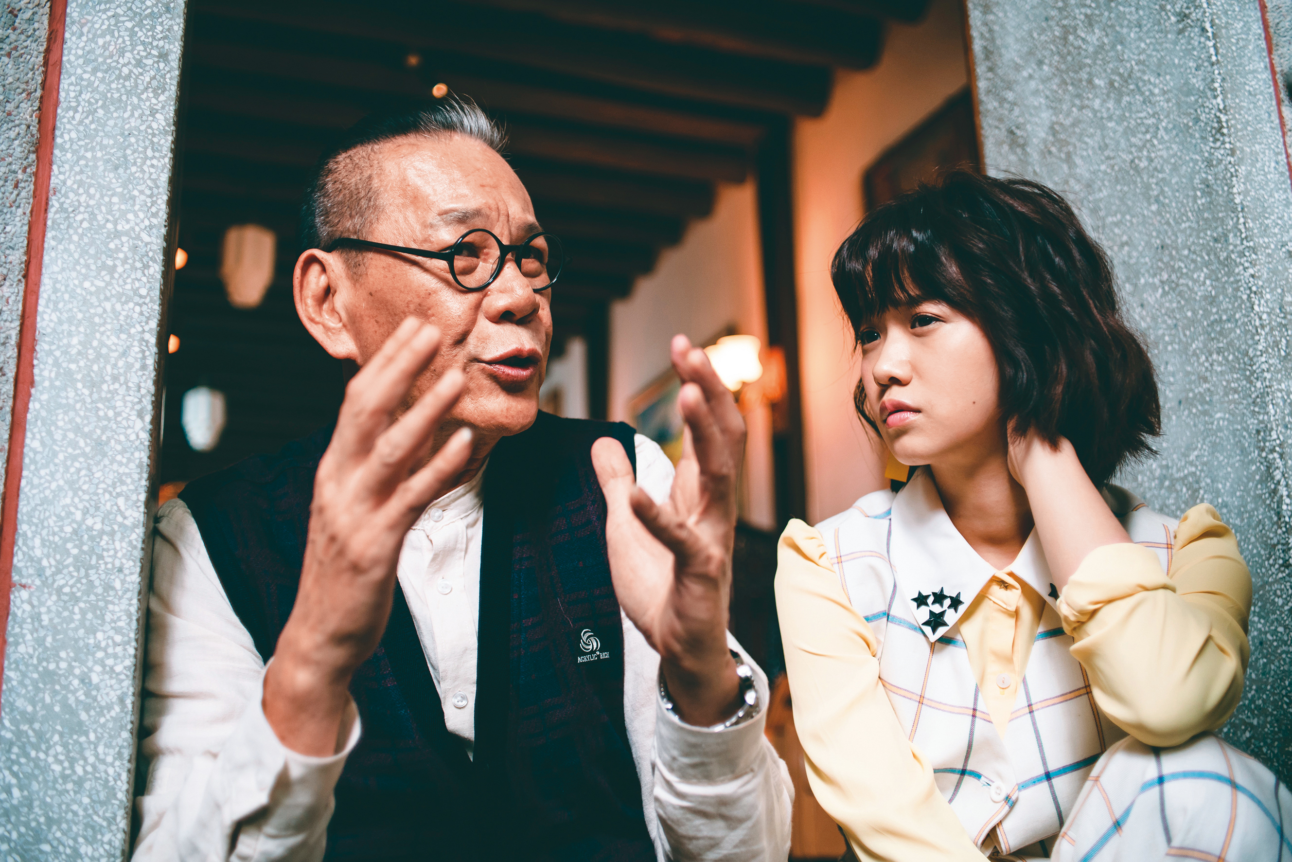 跟嚴正嵐（右）一起合作《老姑婆的古董老菜單》，龍劭華發現對方從《花甲男孩轉大人》後，進步很多。（華視提供）
