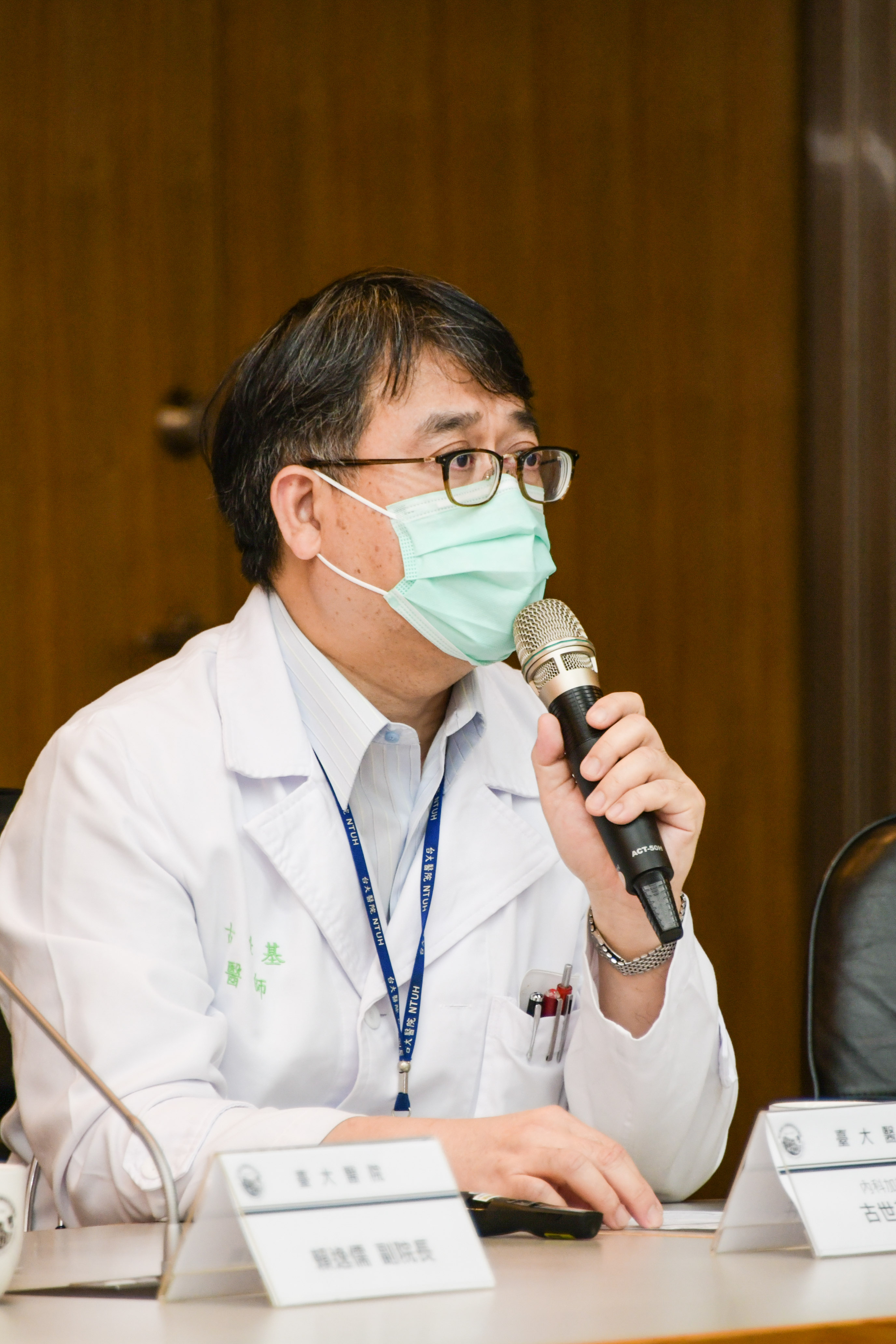 醫師古世基指出，當時做一個嚴重度的一個評估，指標死亡率高達85%， 那時候覺得很沉重。（翻攝自台大醫院臉書）