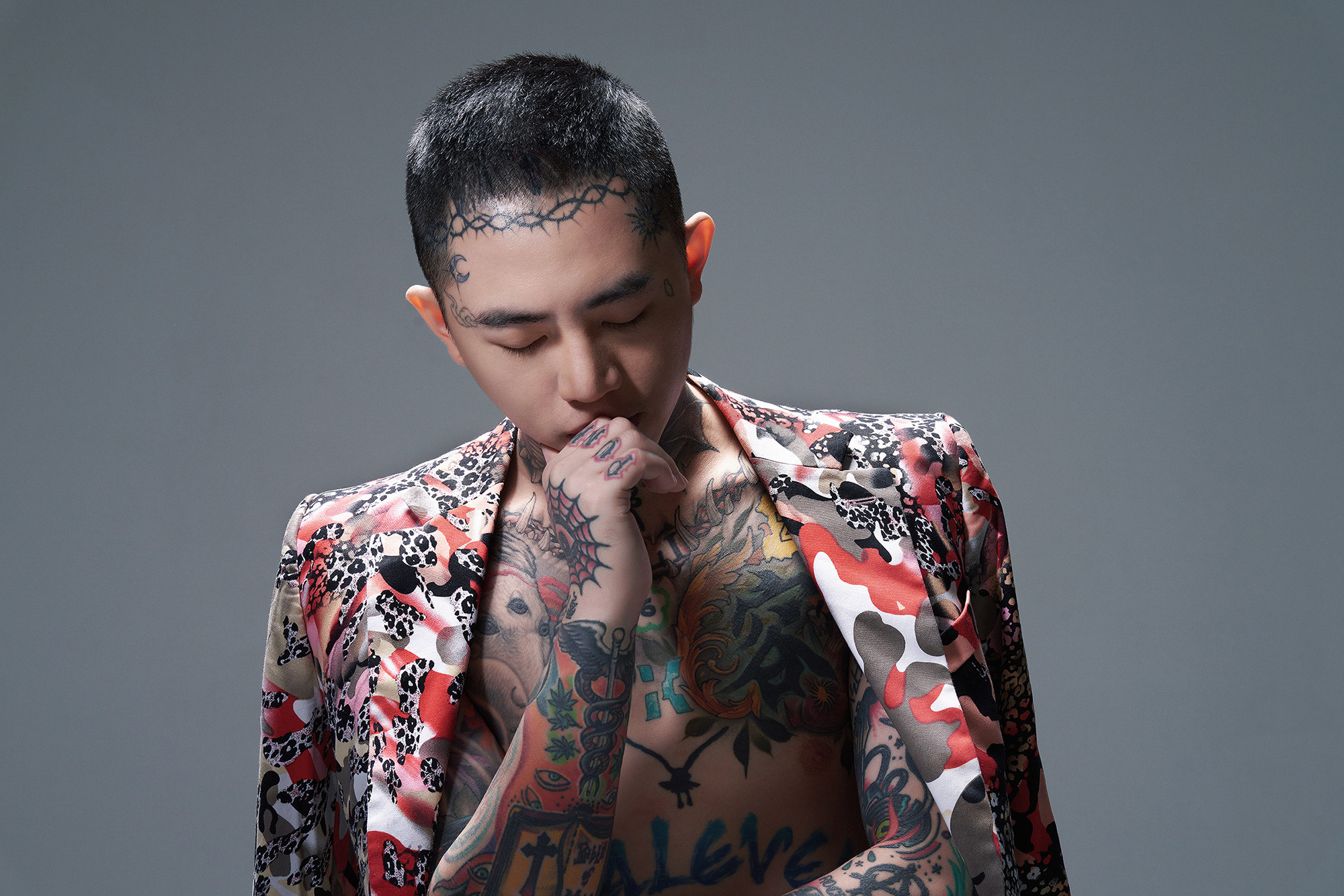 從勒戒所出來後，謝和弦暢談心情，並坦承自己變胖了。（馬槽音樂提供）