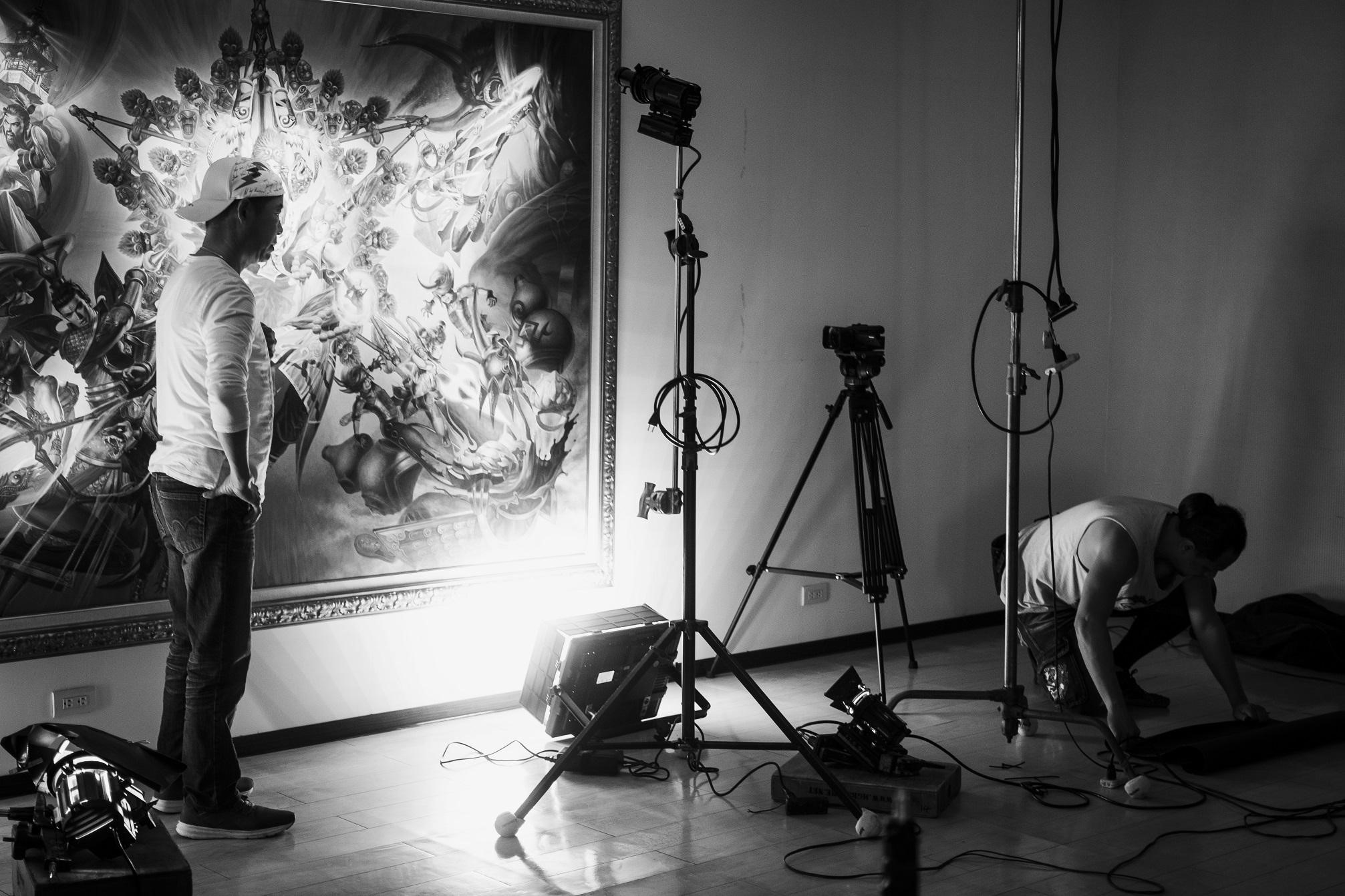 鄭問紀錄片《千年一問》耗時2年多完成，王婉柔導演帶著拍攝團隊在台灣、香港、日本和中國大陸等地拍攝。（貝殼放大提供）