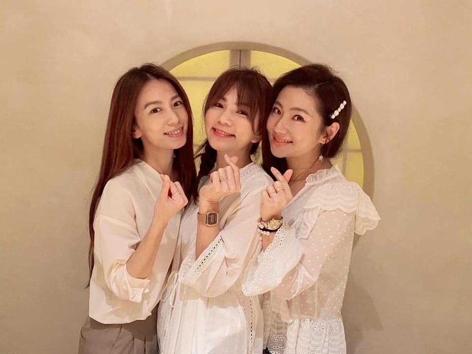 S.H.E合體,為Ella慶生。(翻攝自selina臉書)