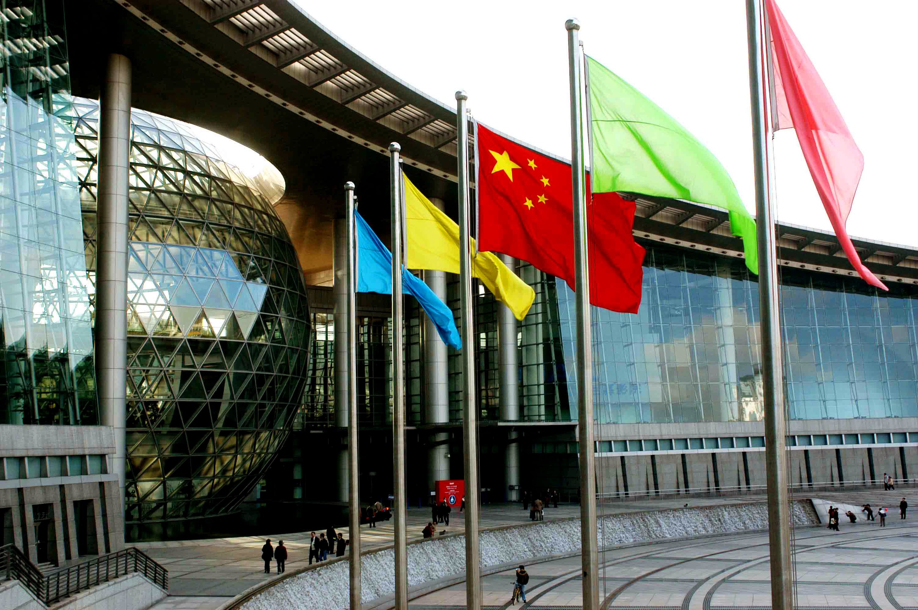 香港教育局針對全港中小學發出通告，要求特定日升國旗、演奏國歌。（東方IC）