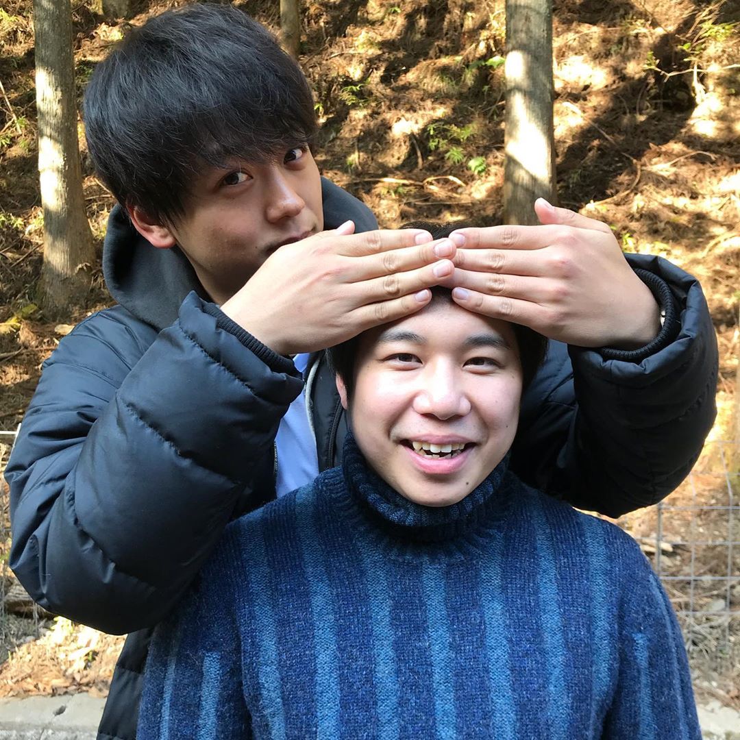 晟也（前）在竹內涼真主演的夯劇《提修斯之船》中飾演要角，帶旺知名度。（翻攝自晟也IG）