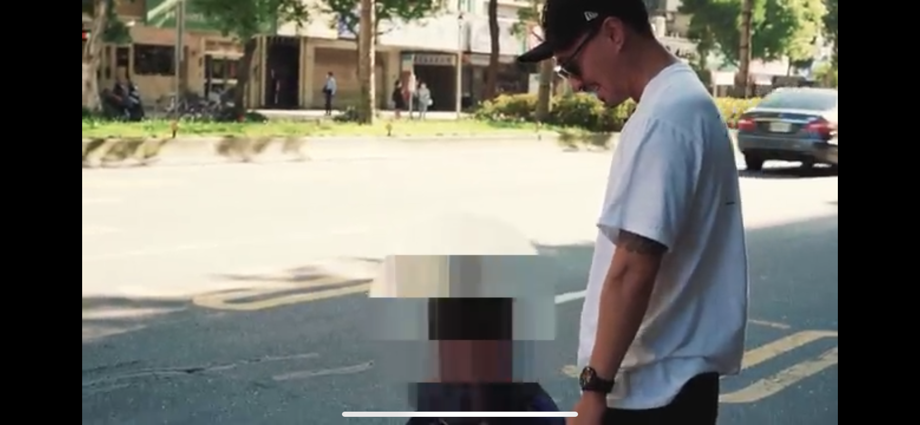 王陽明的朋友明明犯法卻不斷嗆警察。(翻攝自王陽明YouTube頻道)