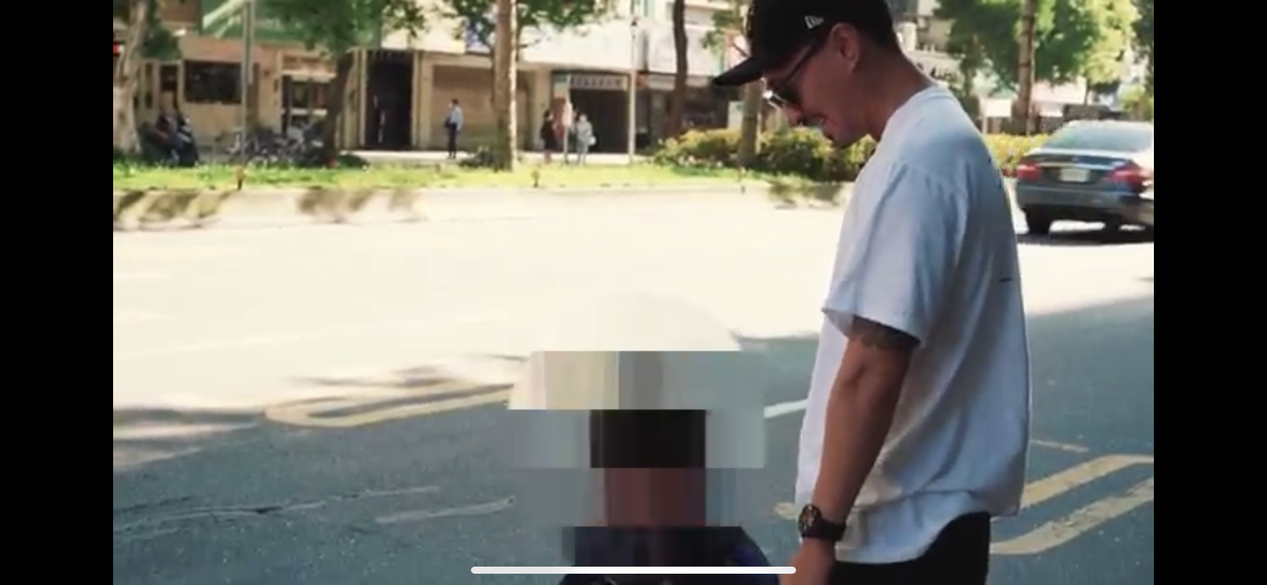王陽明的朋友明明犯法卻不斷嗆警察。（翻攝自王陽明YouTube頻道）