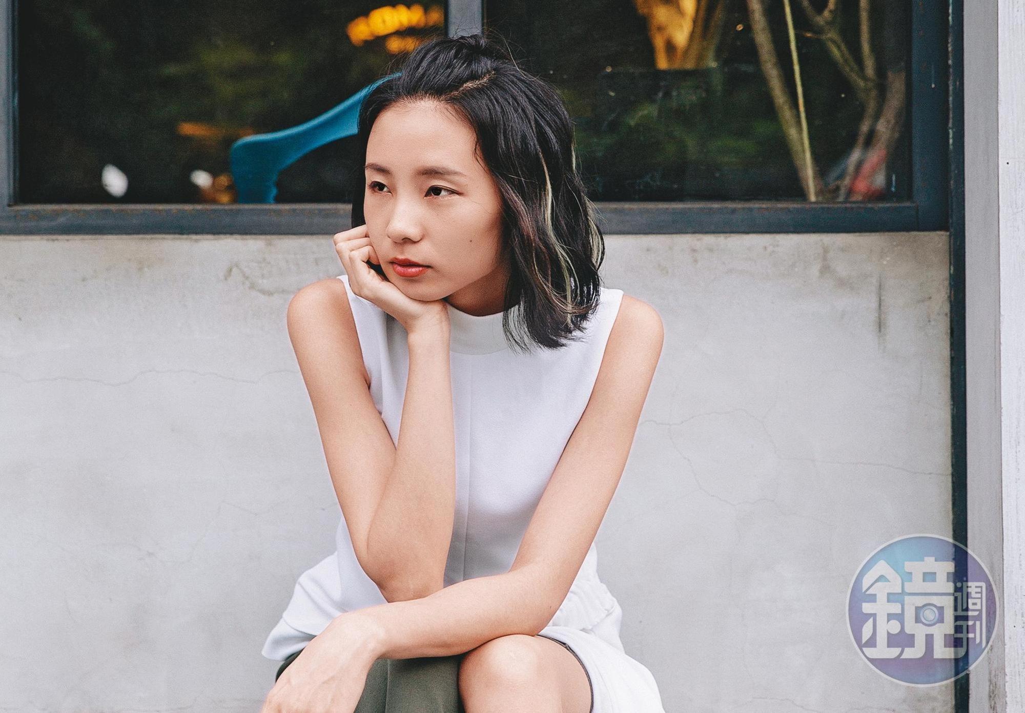 陳忻玥從小就愛唱歌，對當歌手一事自信不足，常產生自我懷疑。
