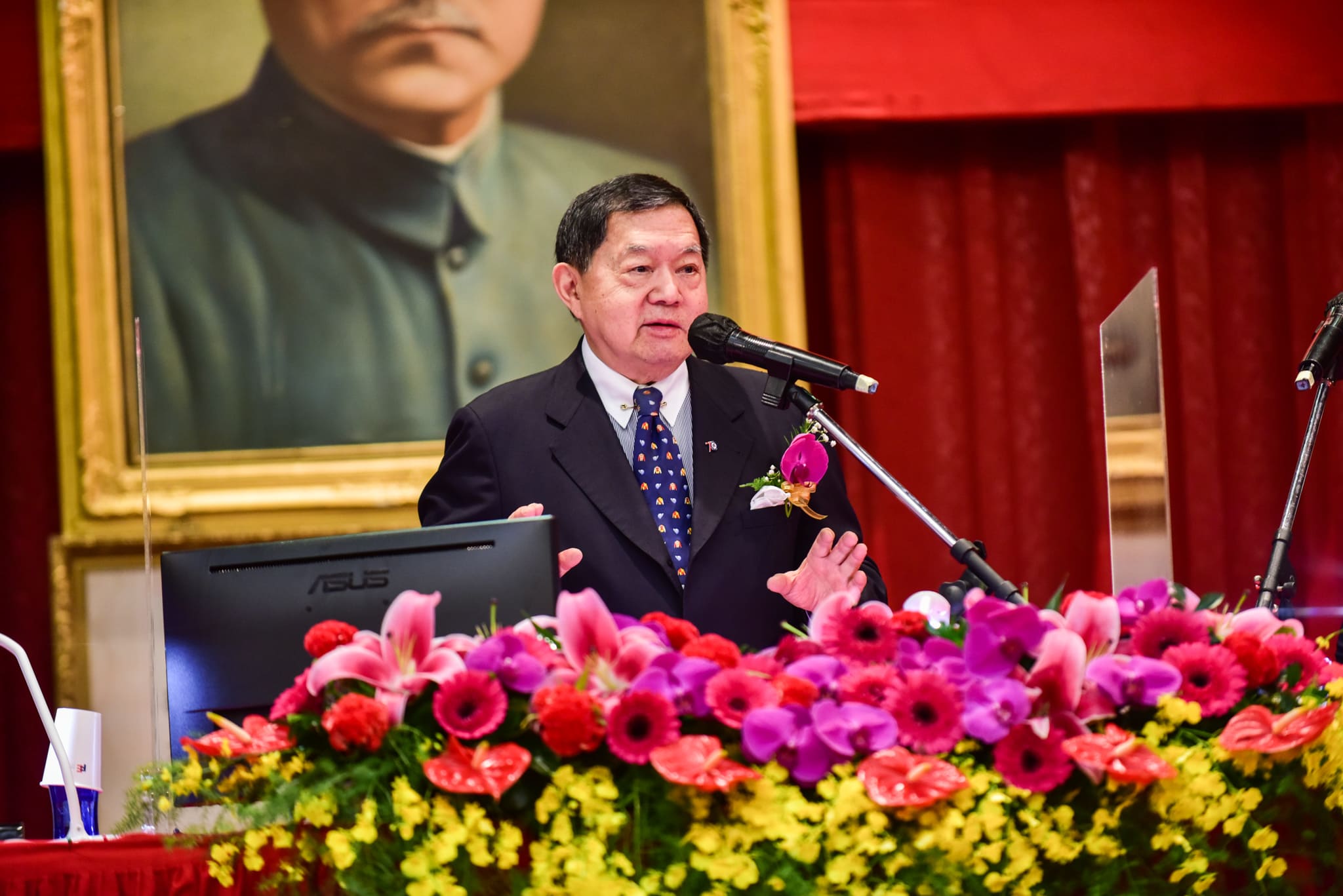 台灣大董事長蔡明忠怨遭欺負，遠傳董事長徐旭東趁機回擊。（遠傳提供）