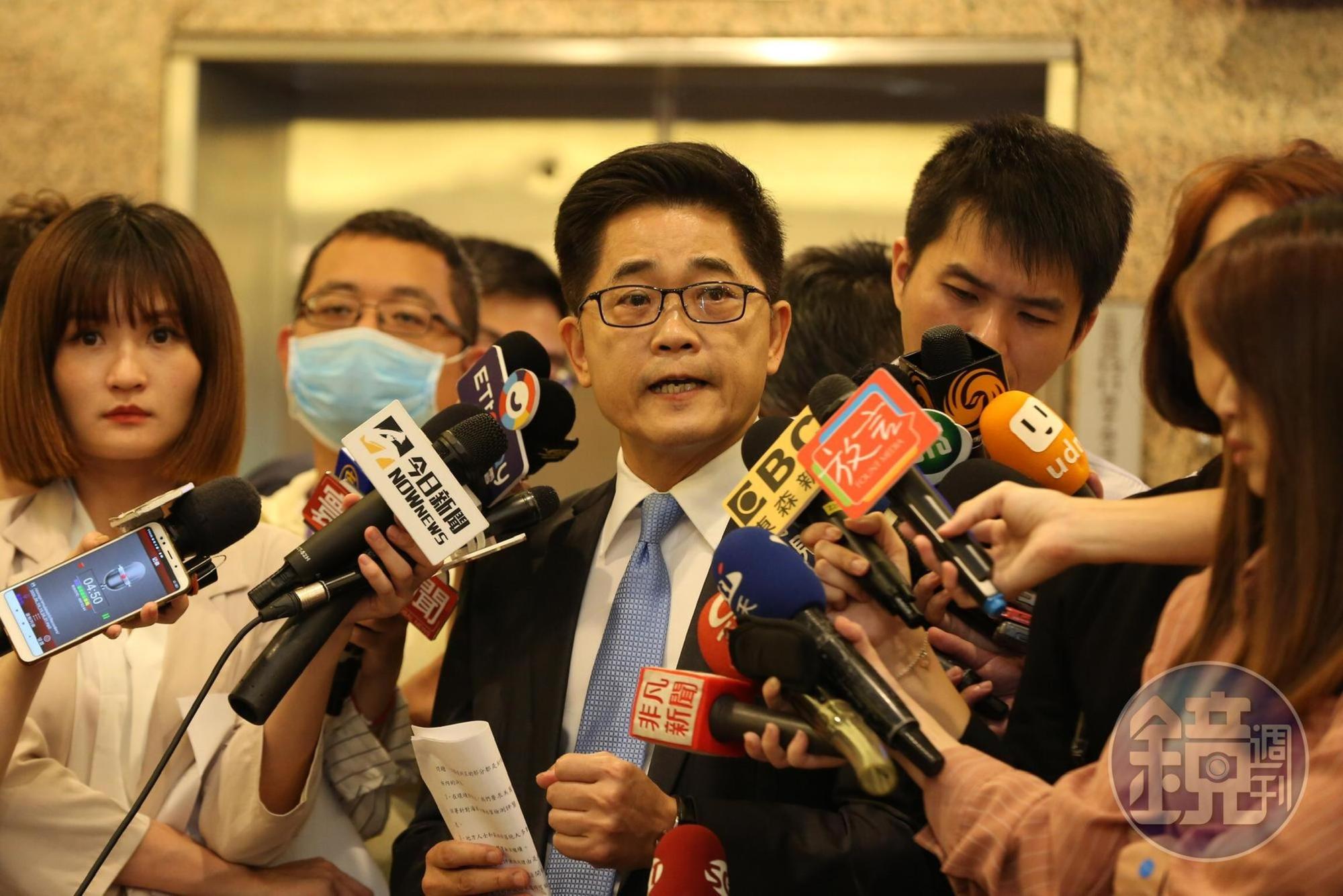 前台東縣長黃健庭今下午開記者會證實接受府方提名為監察院副院長被提名人。