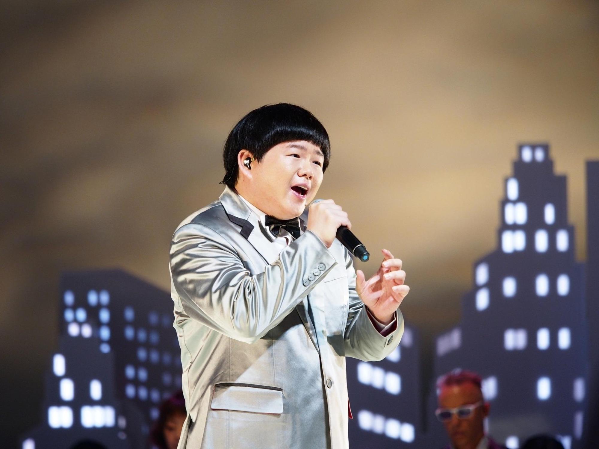 林育羣在公視節目《音樂萬萬歲4》再唱〈Amazing Grace〉尬波伽利好緊張。(公視提供)