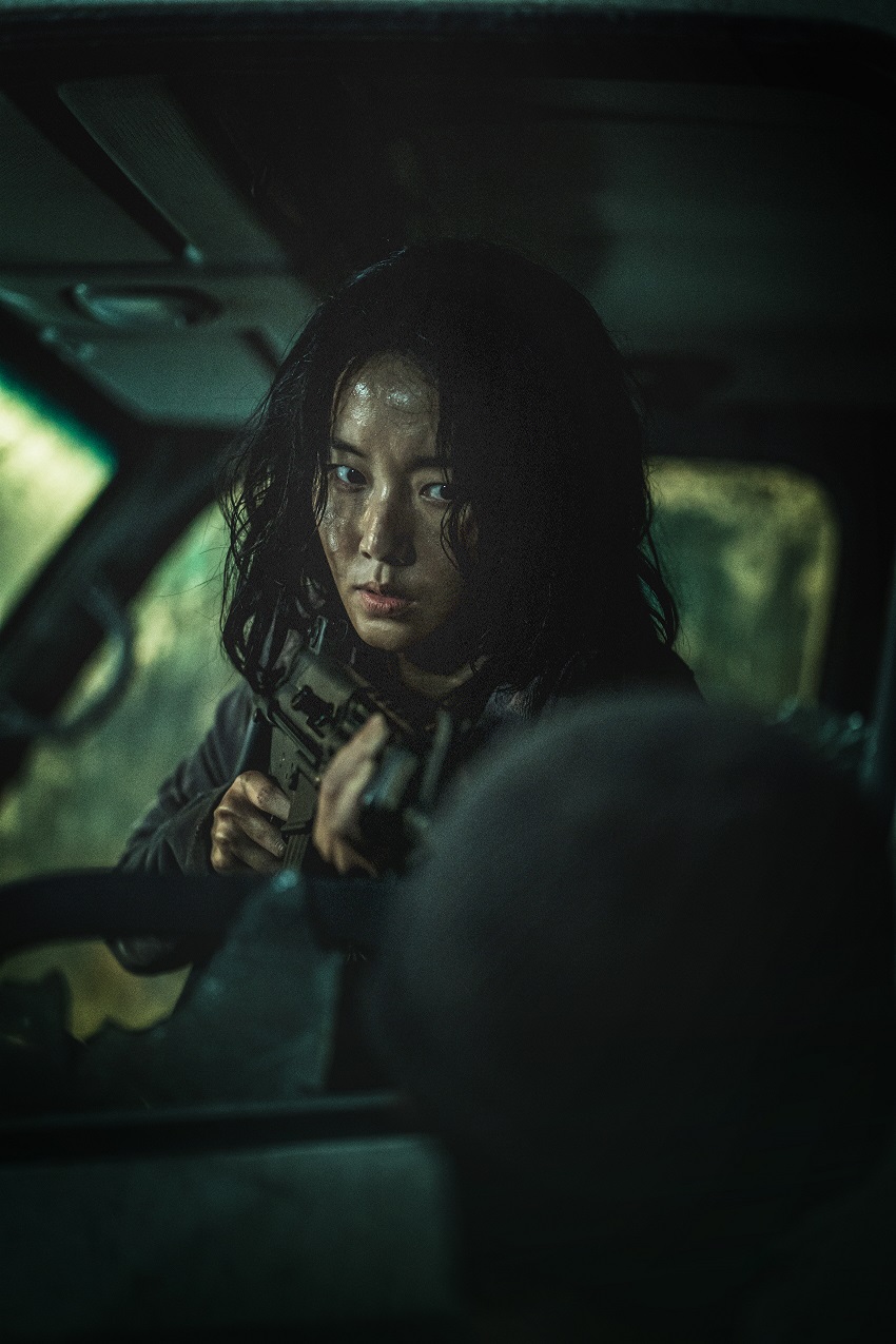 李貞賢在《屍速列車2:感染半島》是對抗活屍的半島居民,為求生存只能越戰越勇。(車庫娛樂提供)
