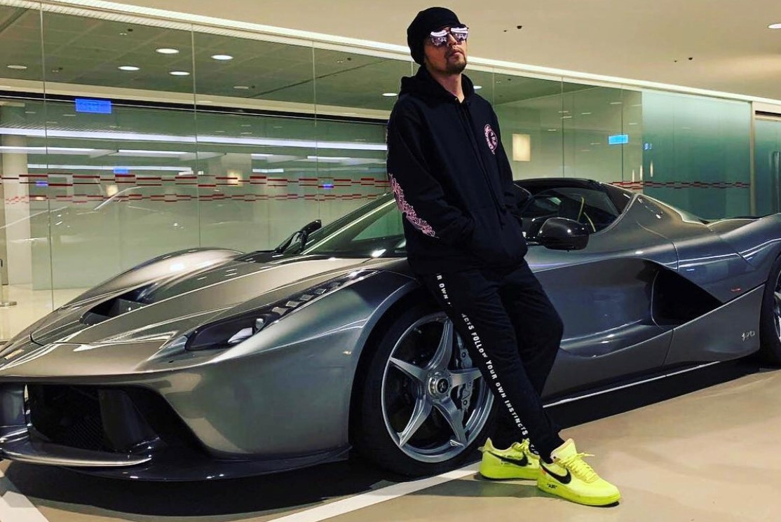 周杰倫也有一台「終極上空馬王」之稱的LaFerrari Aperta敞篷版億萬跑車。（翻攝自周杰倫IG）