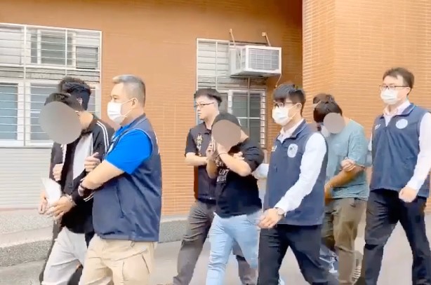 移民署破獲跨境人蛇集團，共逮捕6名幕後主嫌及幹部，不法獲利初估約新台幣2千萬元。（移民署提供）