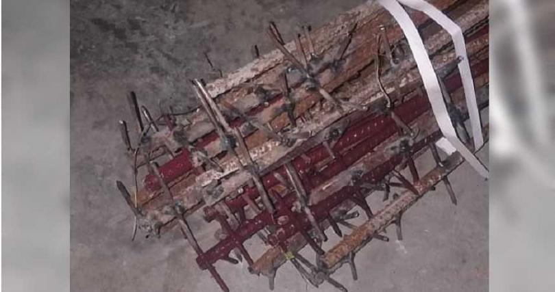 中印衝突後，中國軍隊遭爆使用大量鐵釘製成的狼牙棒攻擊印度軍人。（翻攝自推特@ajaishukla）