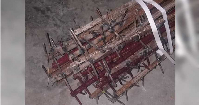 中印衝突後,中國軍隊遭爆使用大量鐵釘製成的狼牙棒攻擊印度軍人。(翻攝自推特@ajaishukla)