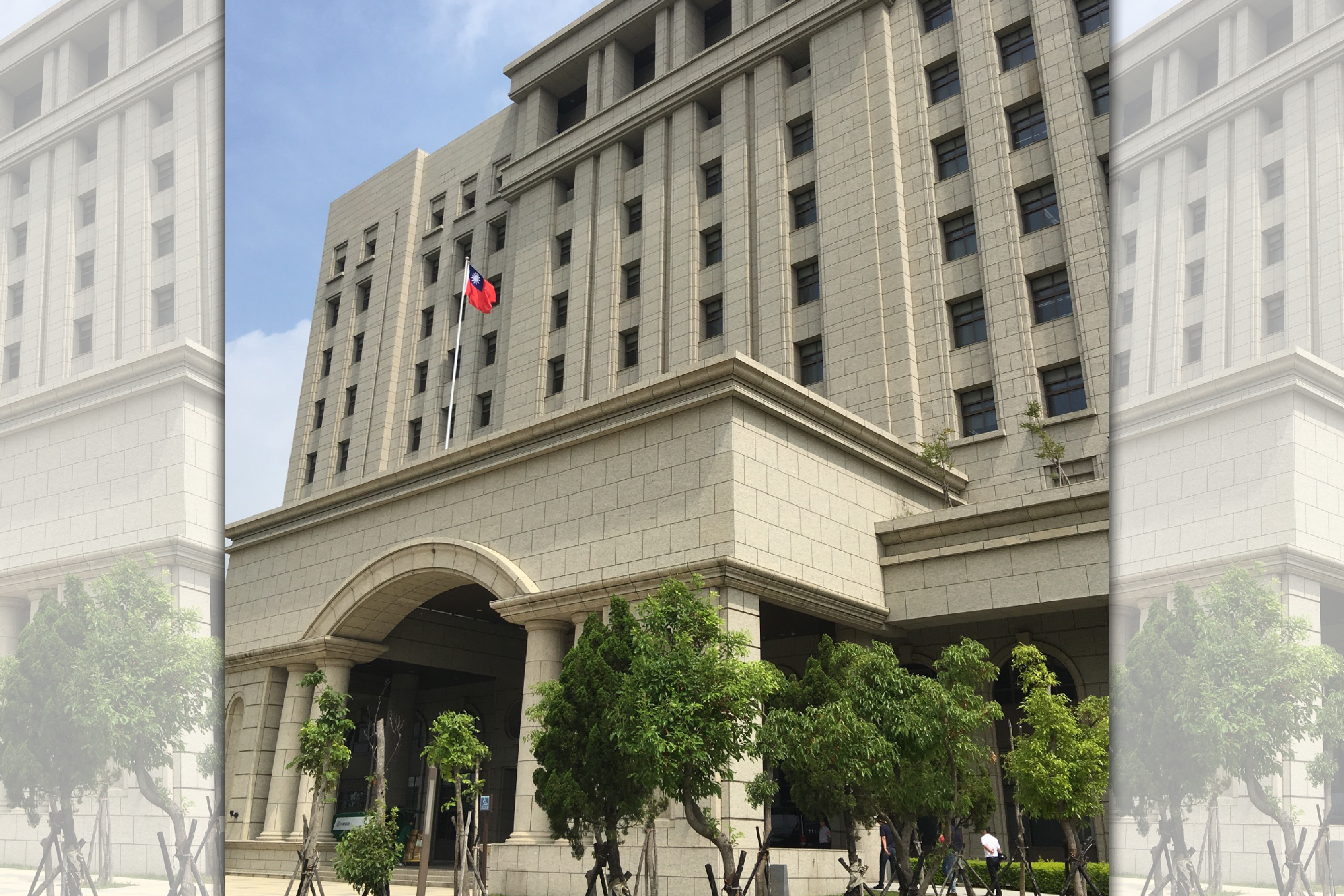 桃園地方女法官被指控被同院法官蔡政佑竊看電腦通訊資料，向檢方控告蔡某涉及妨害祕密。