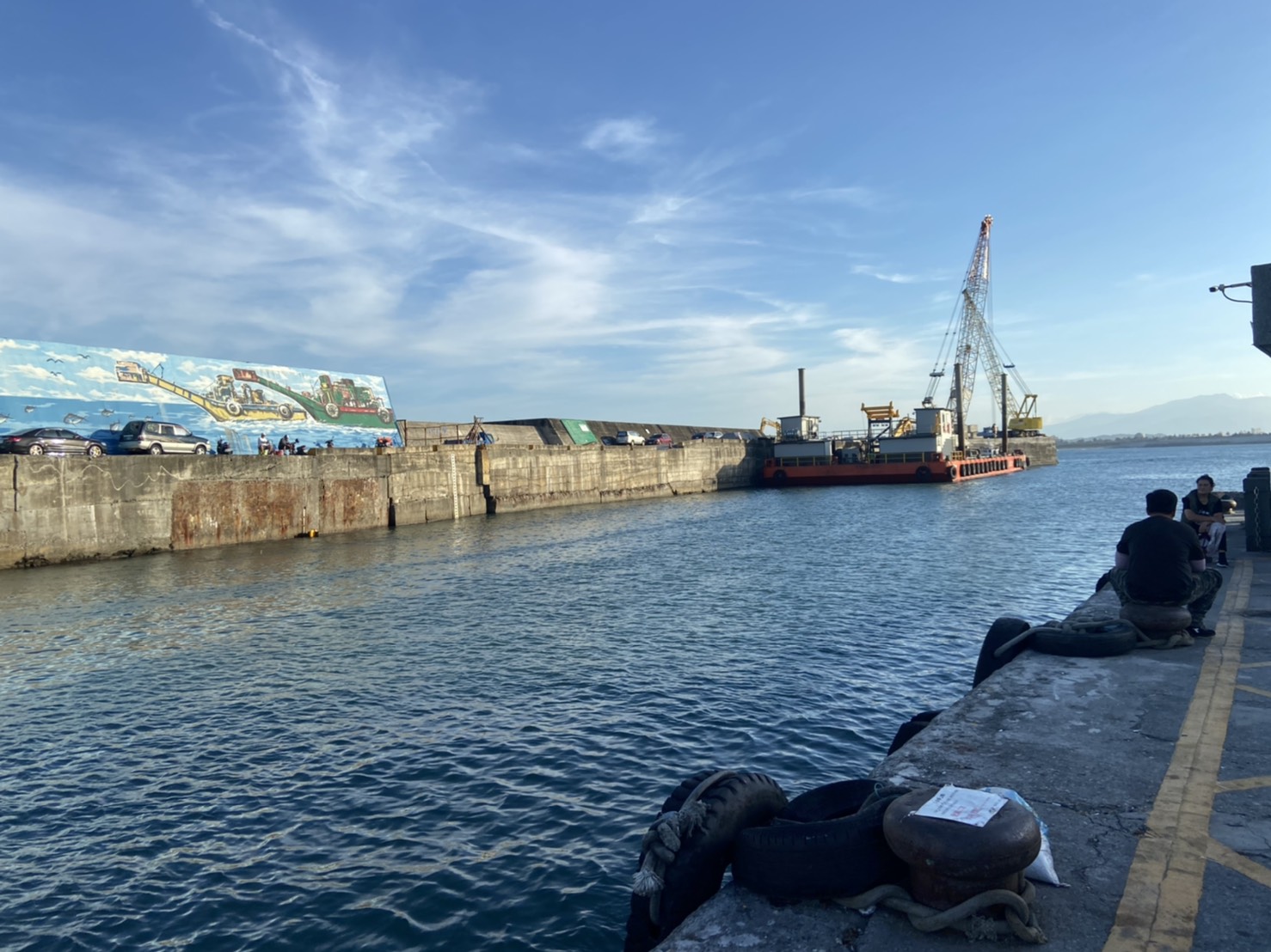 台東縣政府公開招標富岡漁港貨船碼頭泊位，引來在地航運業者不滿。（讀者提供）