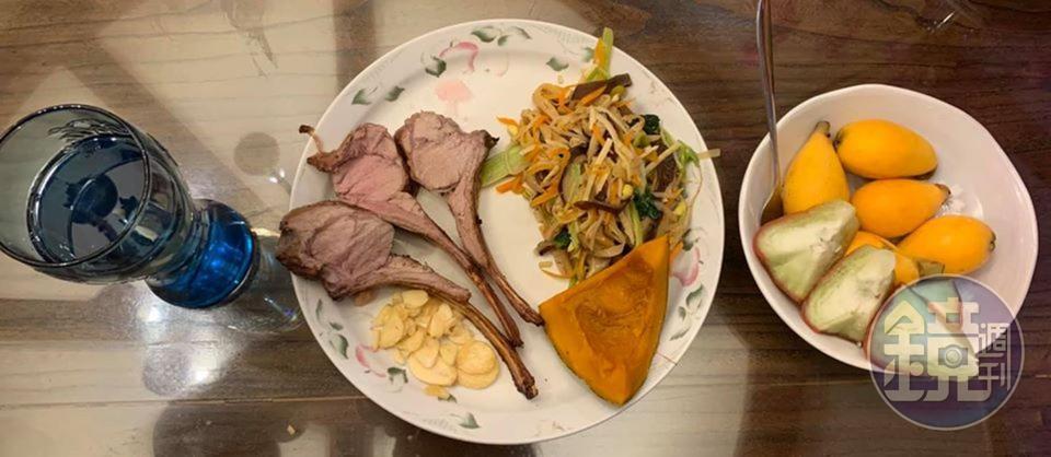 什錦菜與蒸南瓜也可以和烤小牛肋排在一起。