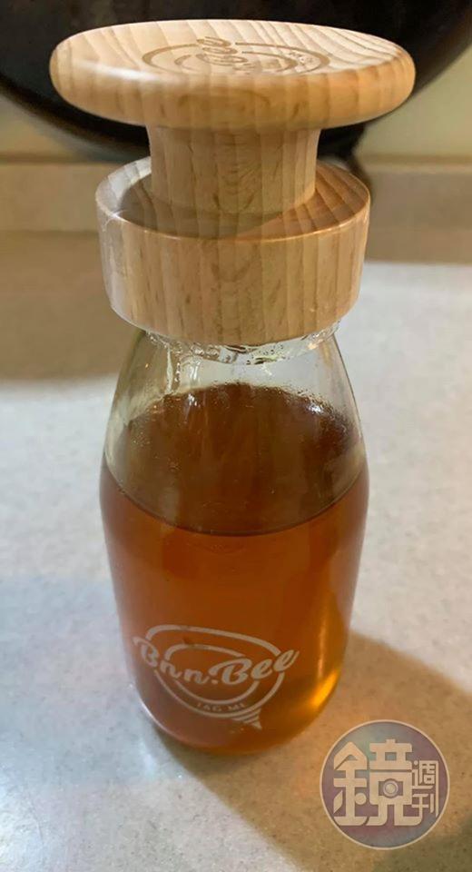 準備好蜂蜜。