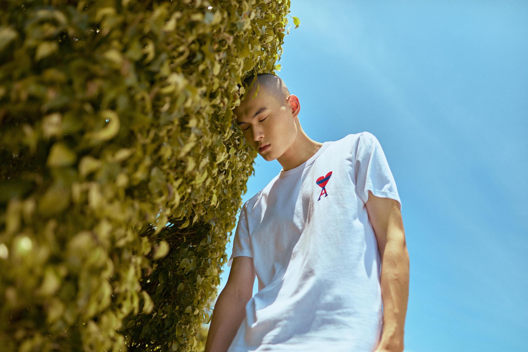中性尺寸的AMI紅藍條紋經典愛心T-Shirt NT$4,280
。(ARTIFACTS提供)