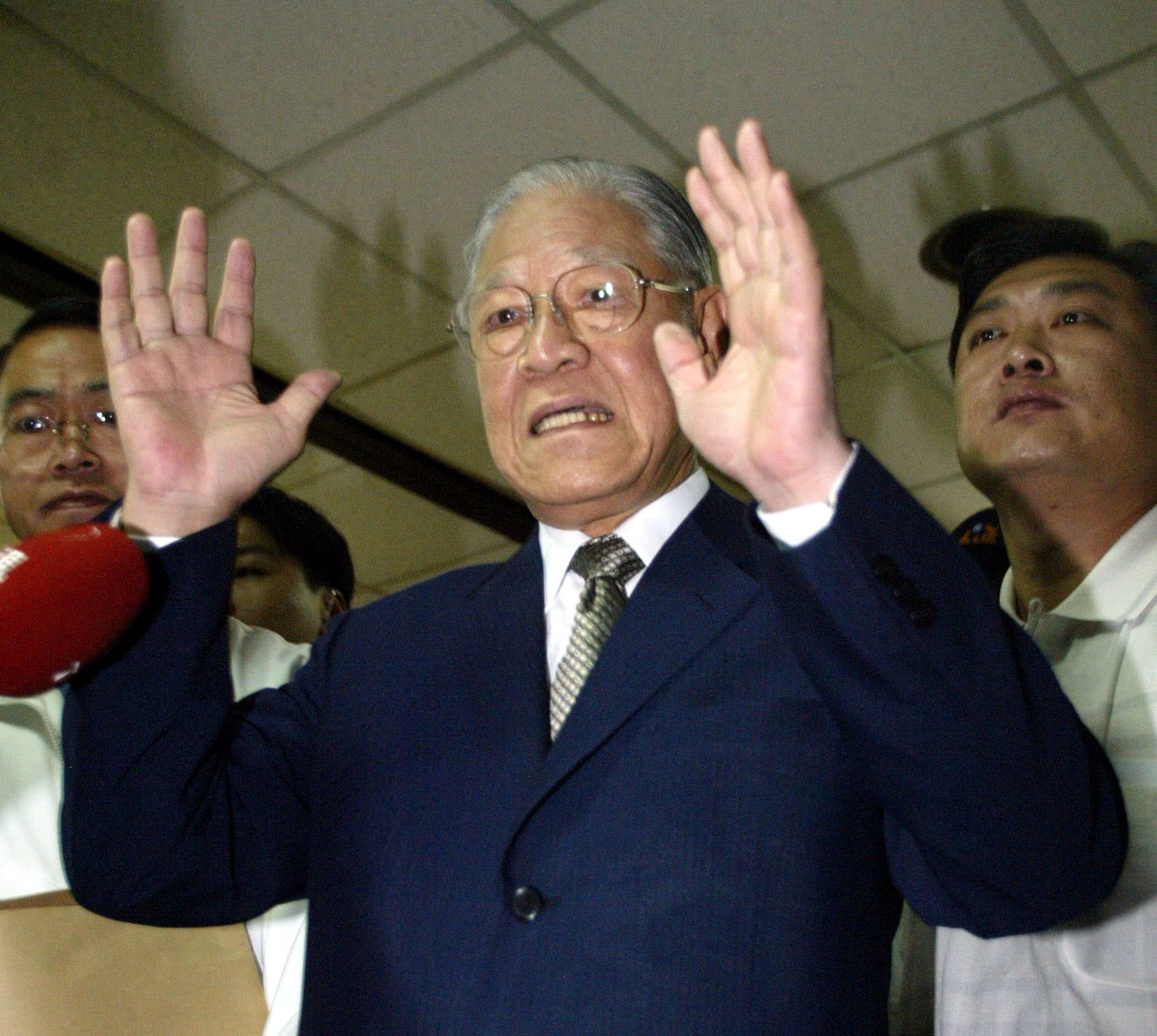 司法記者從北檢外觀察到維安特勤集結，便判斷出興票案將要傳喚前總統李登輝當證人。