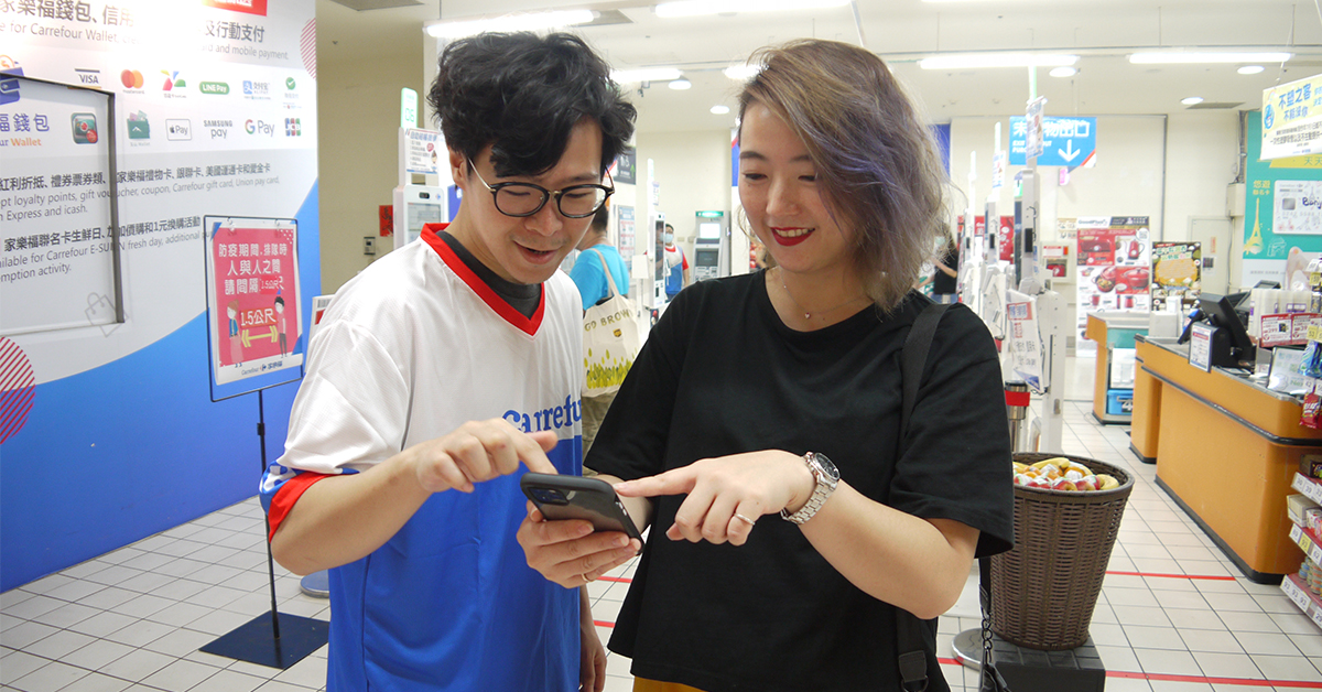 年底前只要推薦好友下載家樂福官方APP並綁定會員好康卡，即可獲得獎勵點數，推薦越多得越多。