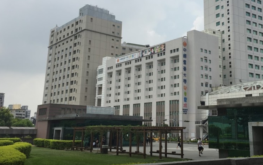 台中一名母親疑似持刀割傷自己的女兒，目前女童在中國醫藥大學附設醫院救治。（翻攝自Google Map）