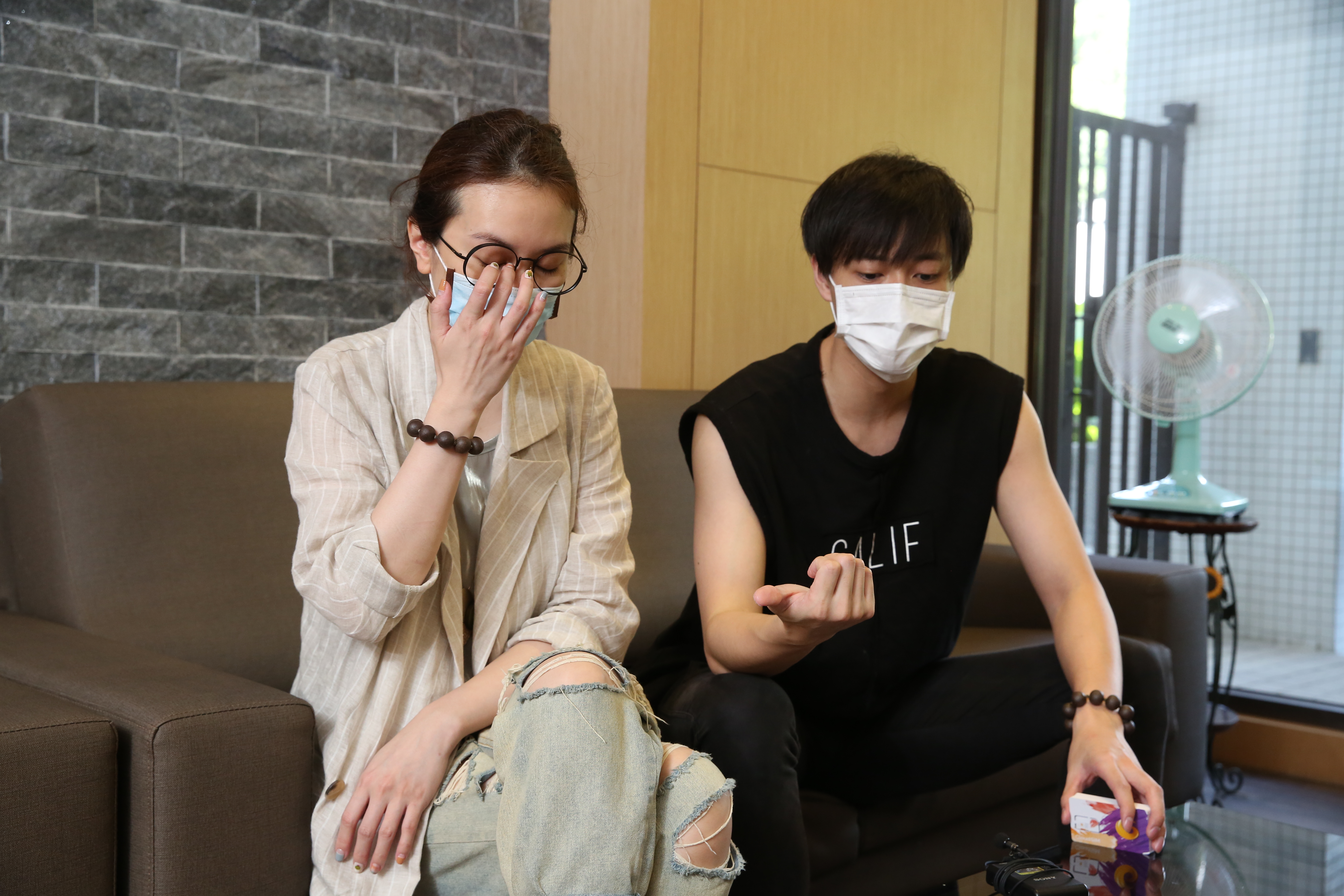 區塊鏈吸金詐騙受害者Emily（左），區塊鏈吸金詐騙受害者Benson（右）。