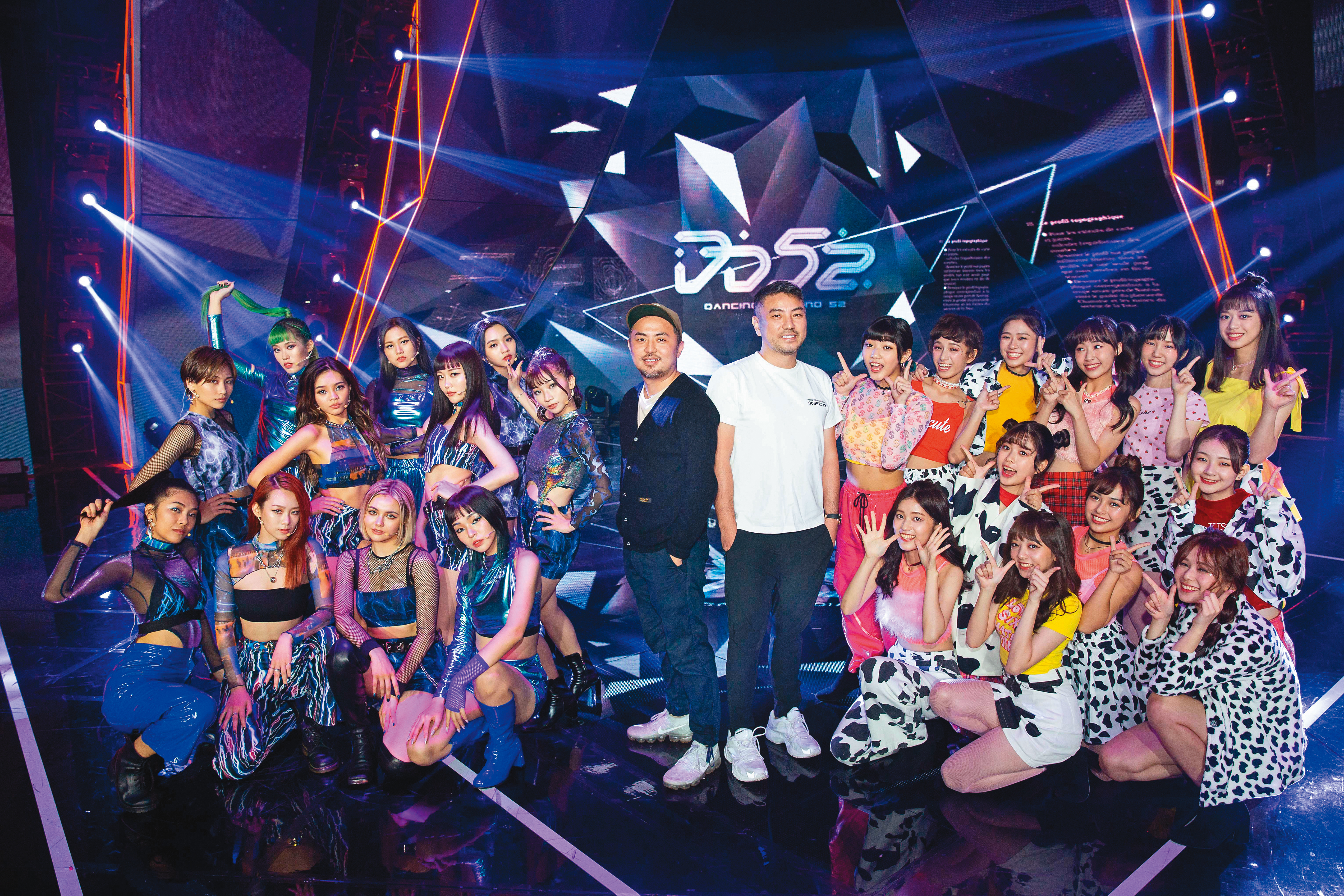 詹仁雄（中右穿白衣者）找來梁庭豪（中左戴帽者），合力打造台灣首檔偶像女團養成秀《菱格世代DD52》，在YouTube及多個電視頻道網台聯動播出。