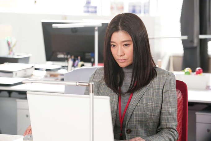 篠原涼子主演的《派遣女王2》上週首播收視開紅盤。（翻攝《派遣女王2》Twitter）